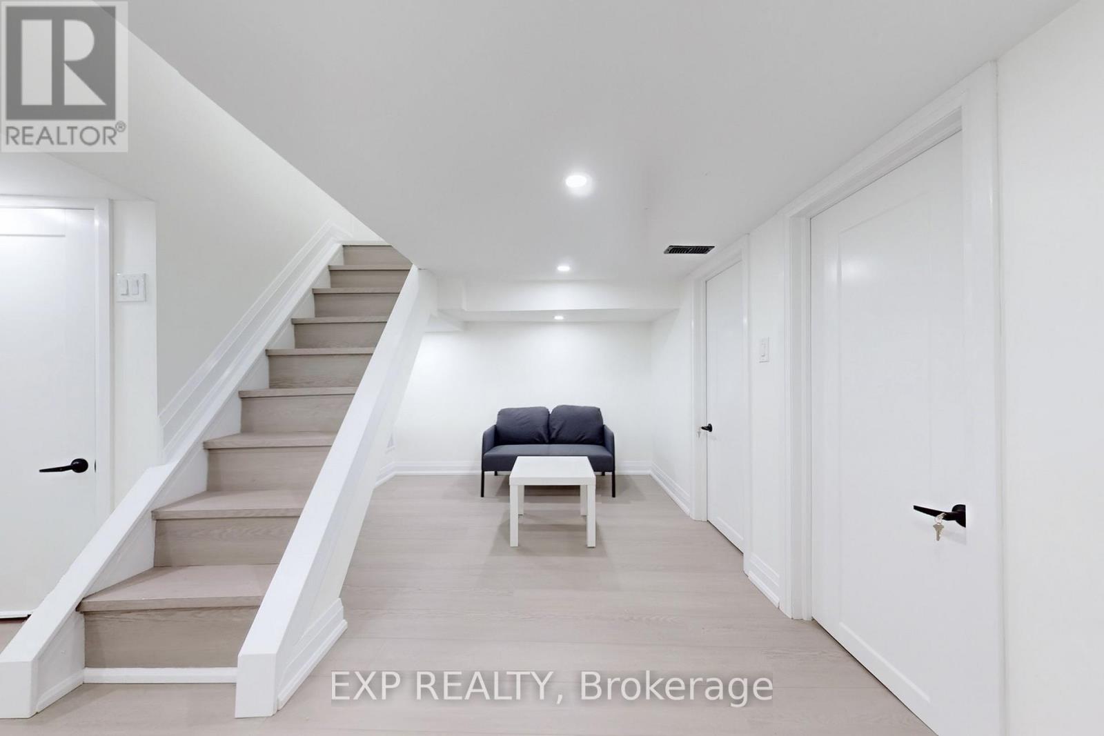 685 Jane Street, Toronto, Ontario  M6N 4A6 - Photo 27 - W12734078