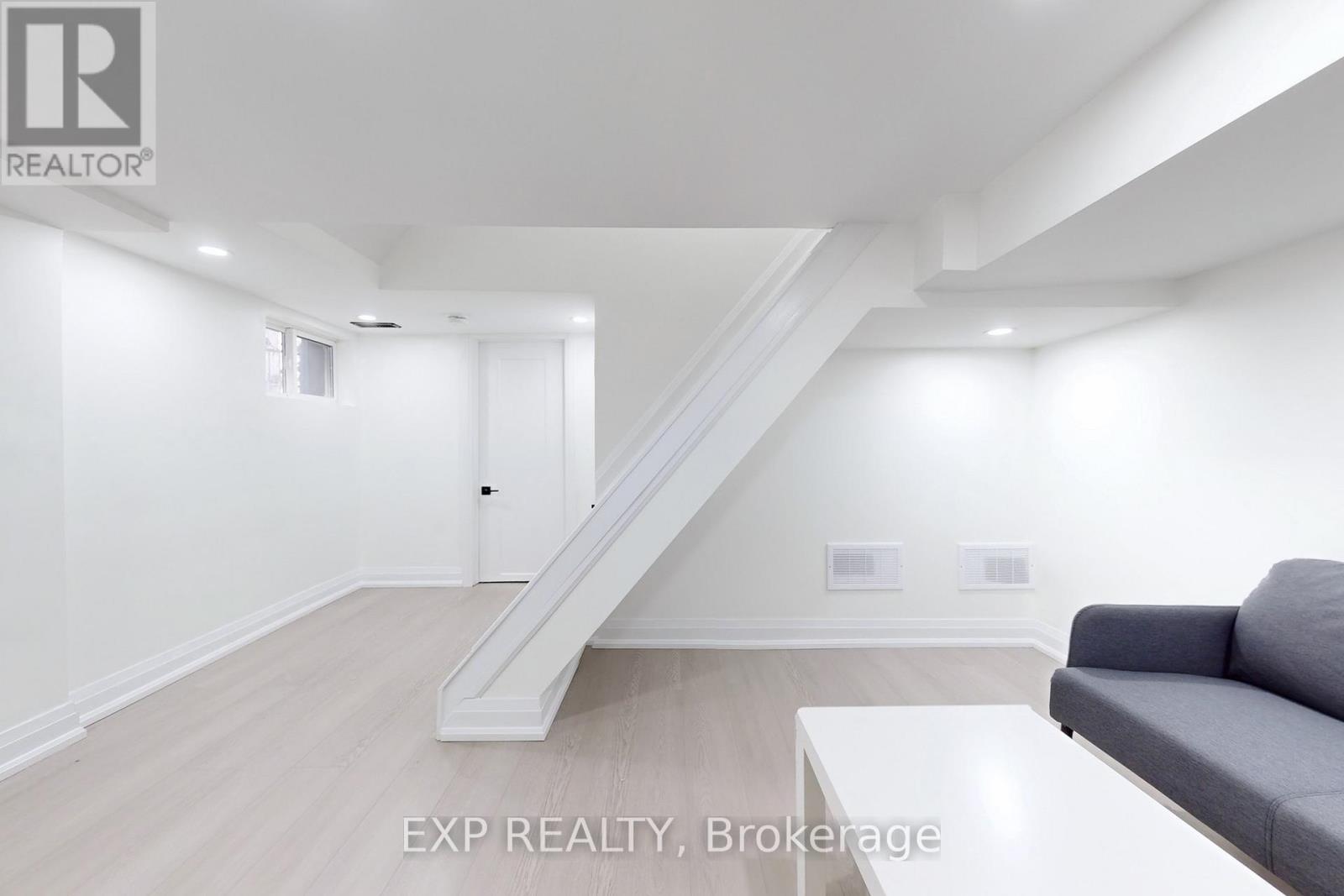 685 Jane Street, Toronto, Ontario  M6N 4A6 - Photo 29 - W12734078