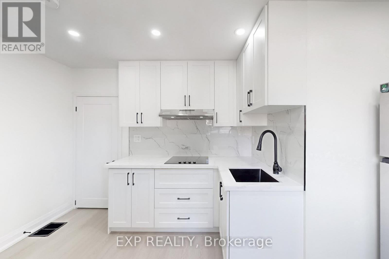 685 Jane Street, Toronto, Ontario  M6N 4A6 - Photo 32 - W12734078