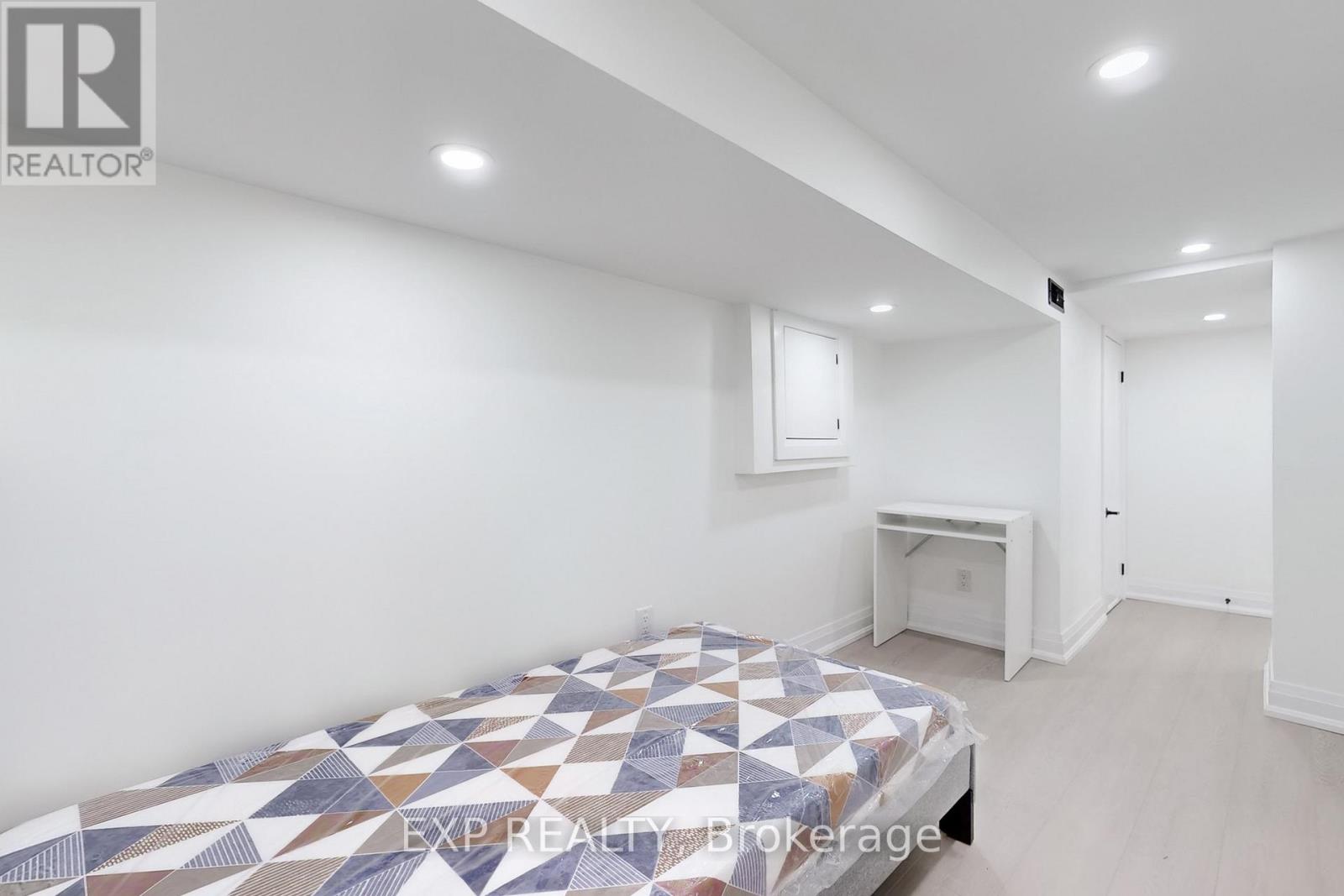 685 Jane Street, Toronto, Ontario  M6N 4A6 - Photo 40 - W12734078