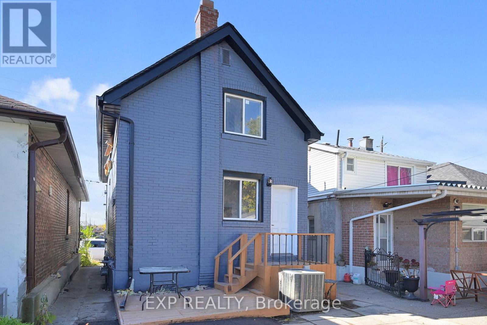 685 Jane Street, Toronto, Ontario  M6N 4A6 - Photo 44 - W12734078