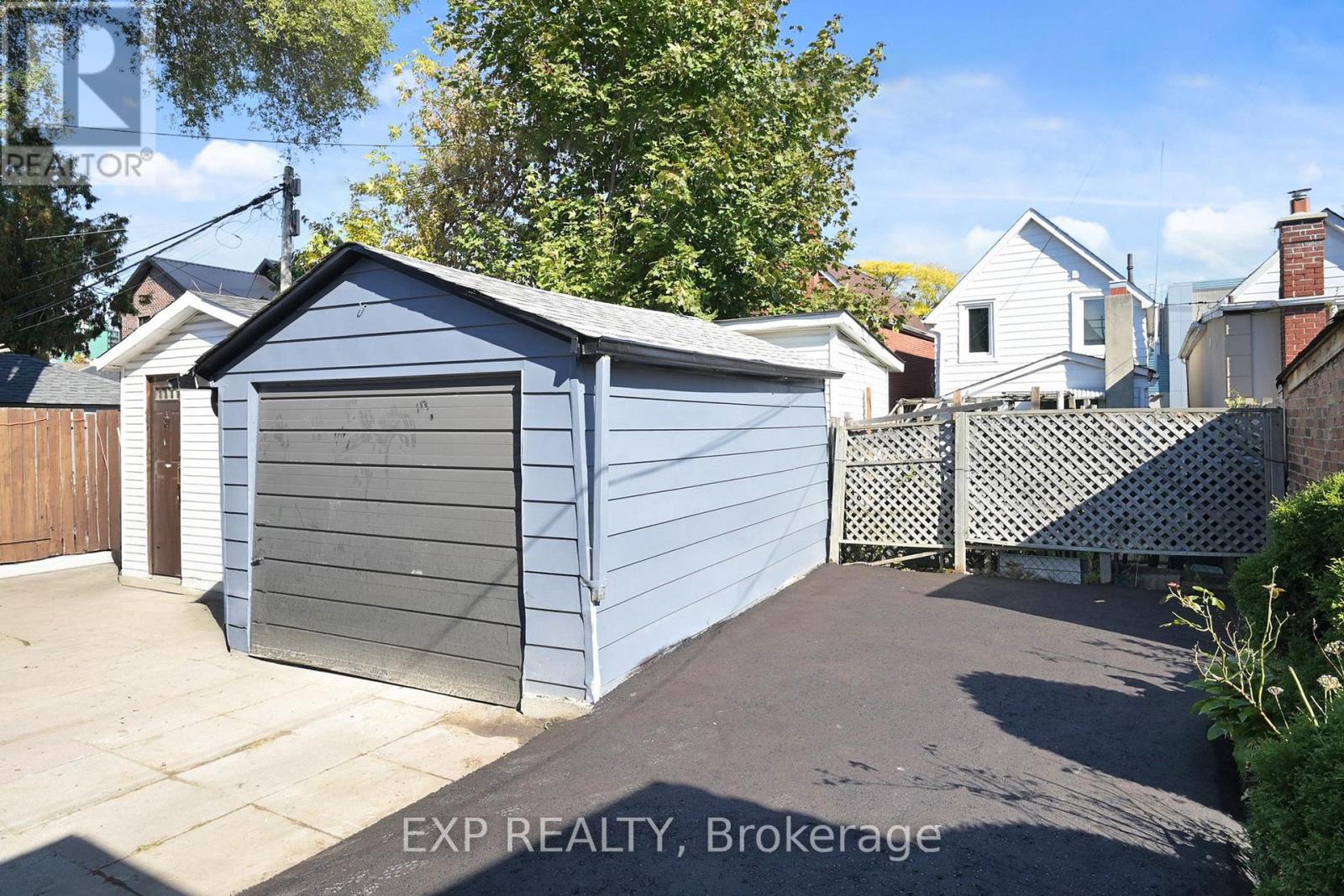 685 Jane Street, Toronto, Ontario  M6N 4A6 - Photo 46 - W12734078