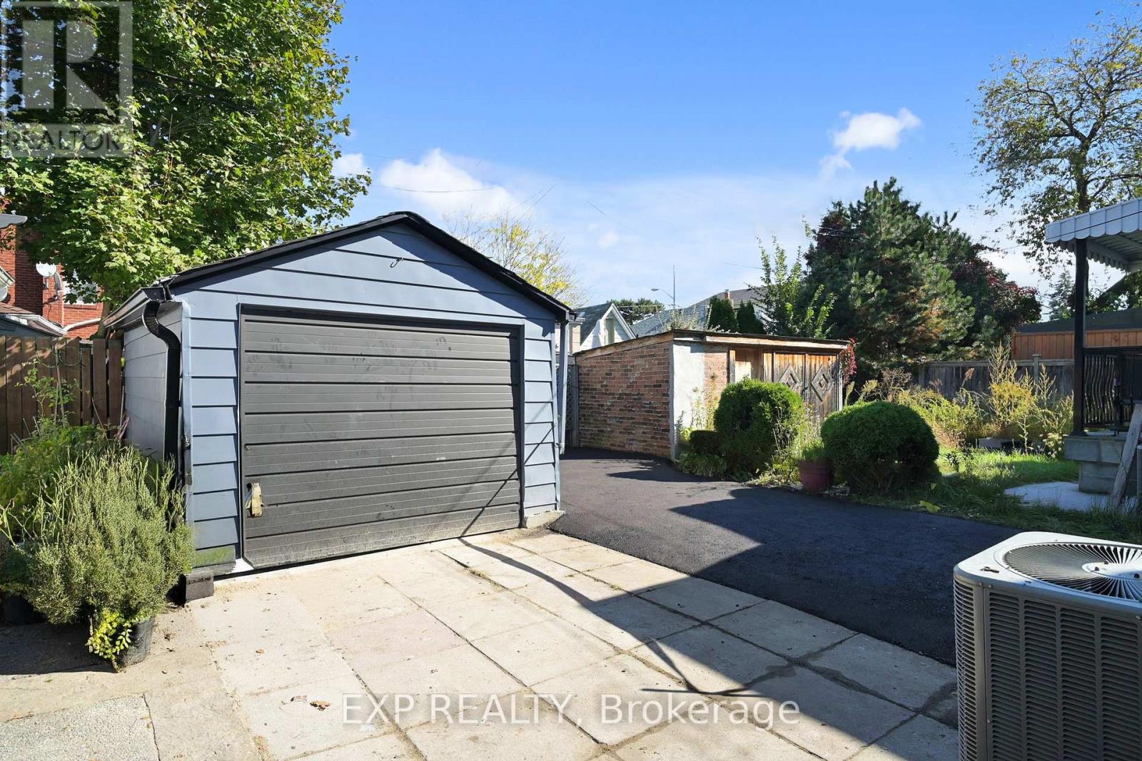 685 Jane Street, Toronto, Ontario  M6N 4A6 - Photo 47 - W12734078