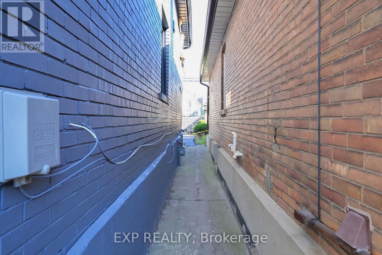 685 Jane Street, Toronto, Ontario  M6N 4A6 - Photo 49 - W12734078