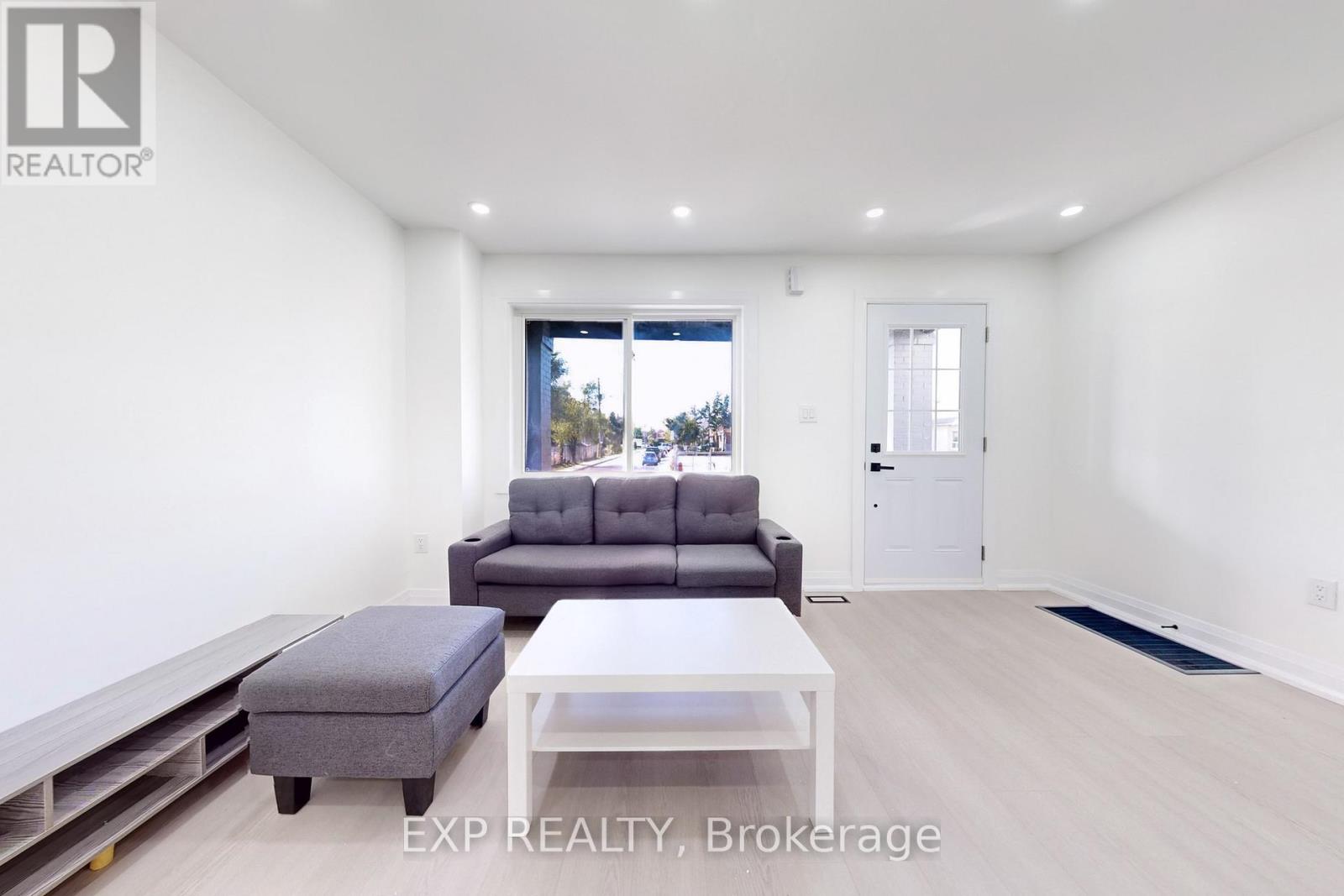 685 Jane Street, Toronto, Ontario  M6N 4A6 - Photo 6 - W12734078