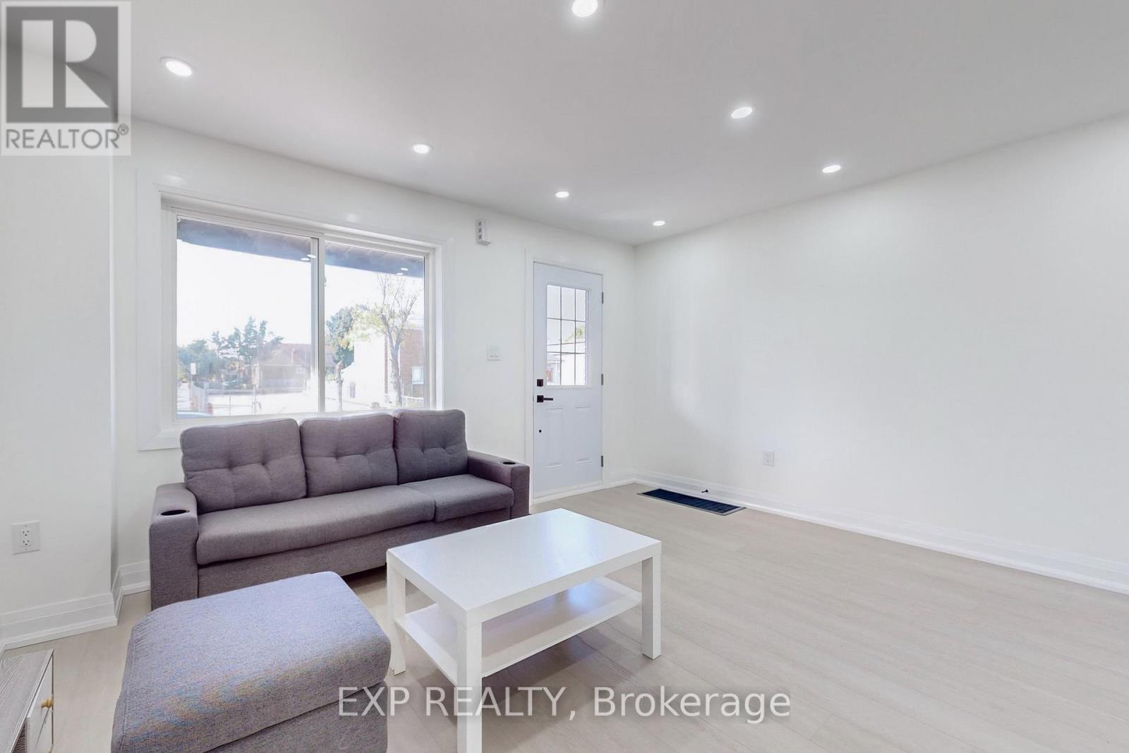 685 Jane Street, Toronto, Ontario  M6N 4A6 - Photo 7 - W12734078