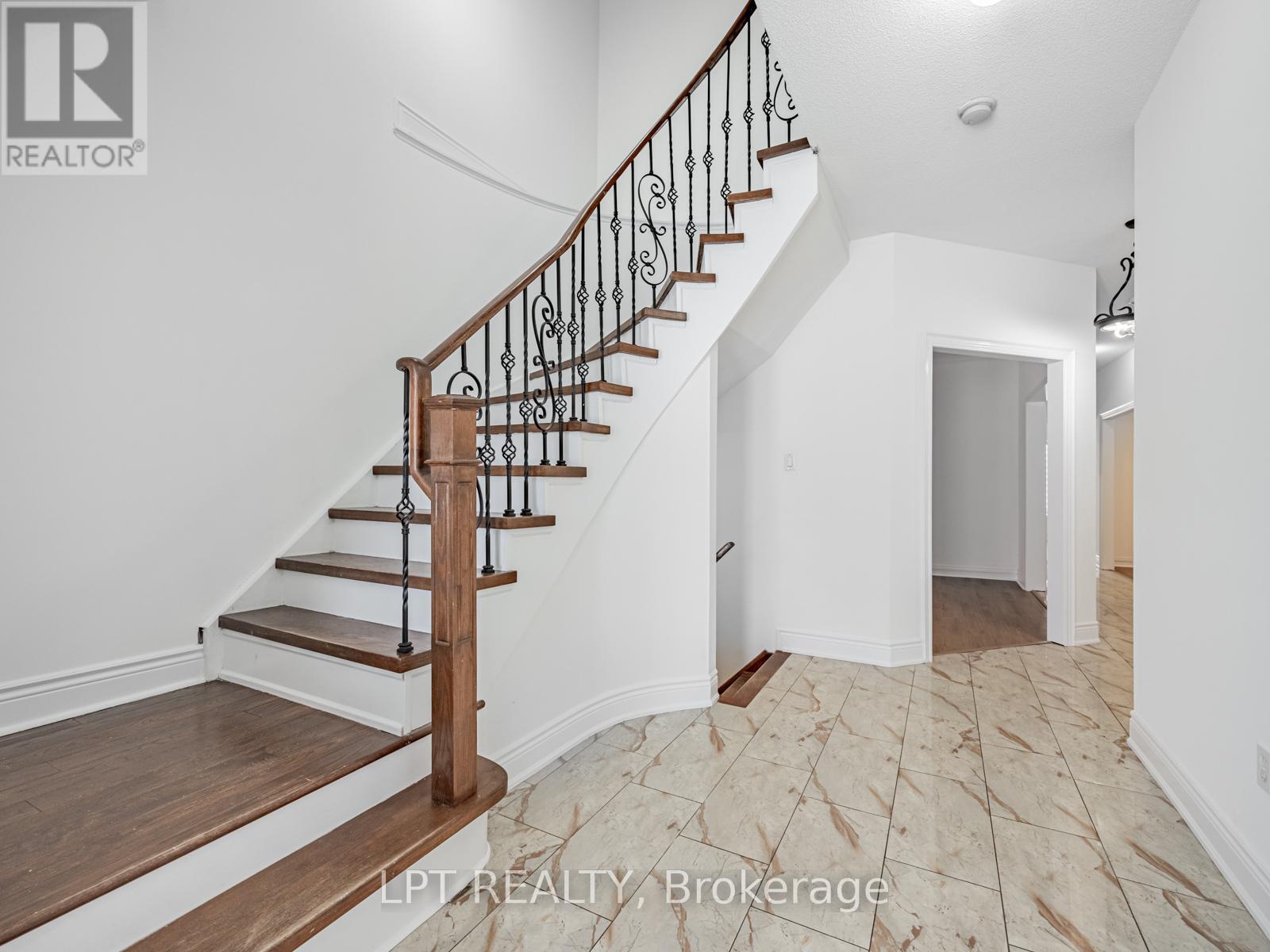 7 Homeview Road, Brampton, Ontario  L6R 2L9 - Photo 6 - W12734110