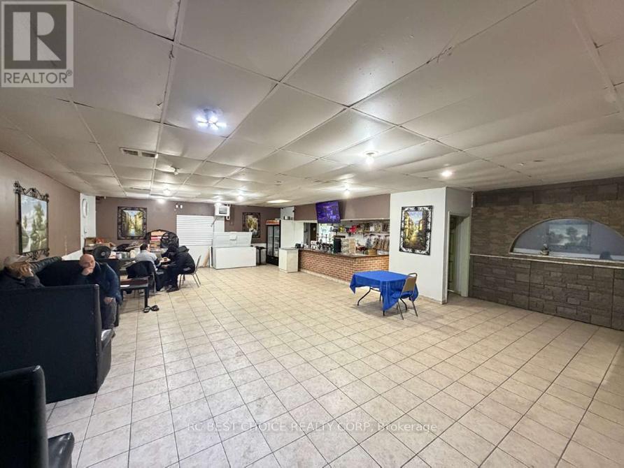 610 Upper James Street, Hamilton, Ontario  L9C 1C7 - Photo 3 - X12734084