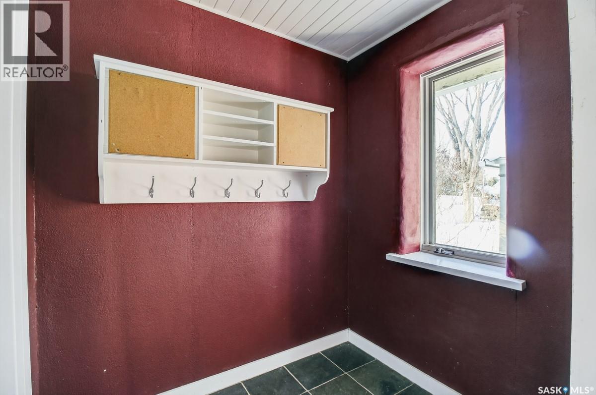 313 7th Street, Saskatoon, Saskatchewan  S7H 0X2 - Photo 3 - SK027517