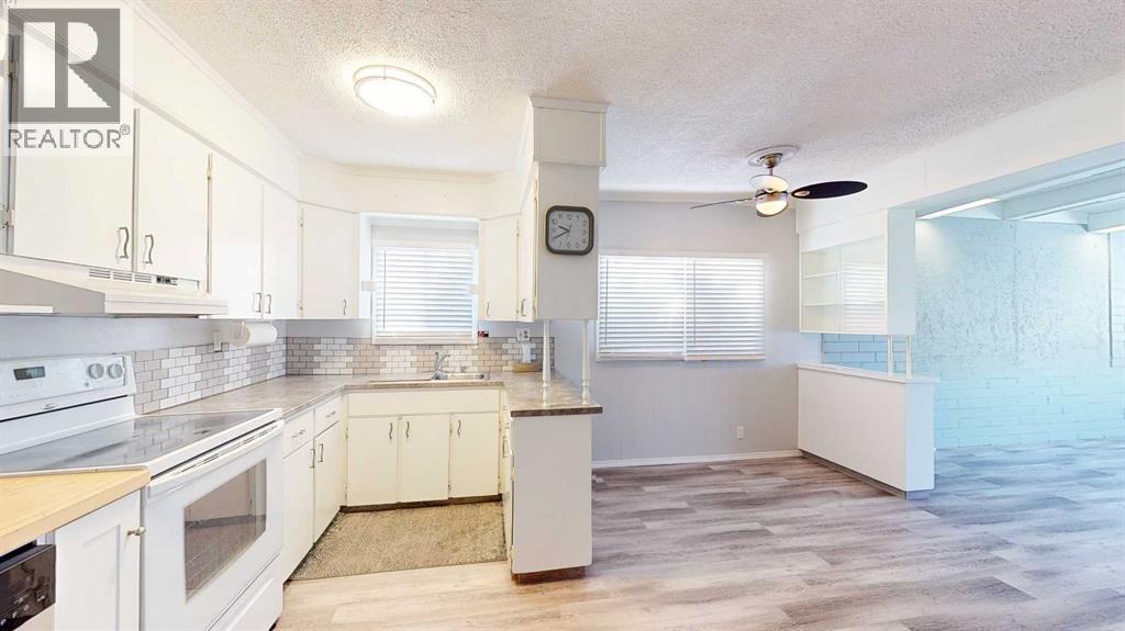 31, 2248 Southview Drive Se, Medicine Hat, Alberta  T1B 1R3 - Photo 2 - A2276890