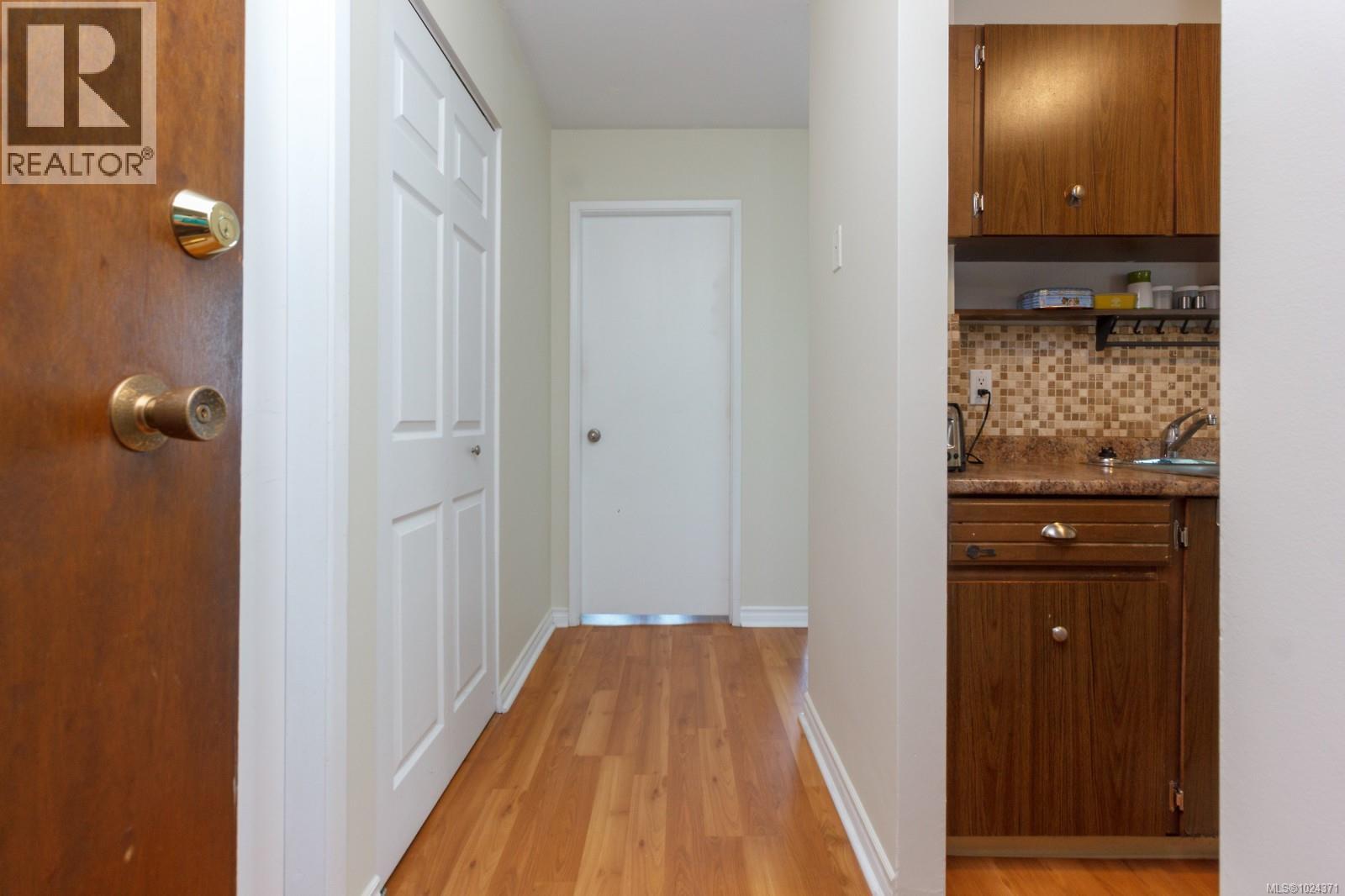 1504 647 Michigan St, Victoria, British Columbia  V8V 1S9 - Photo 2 - 1024371