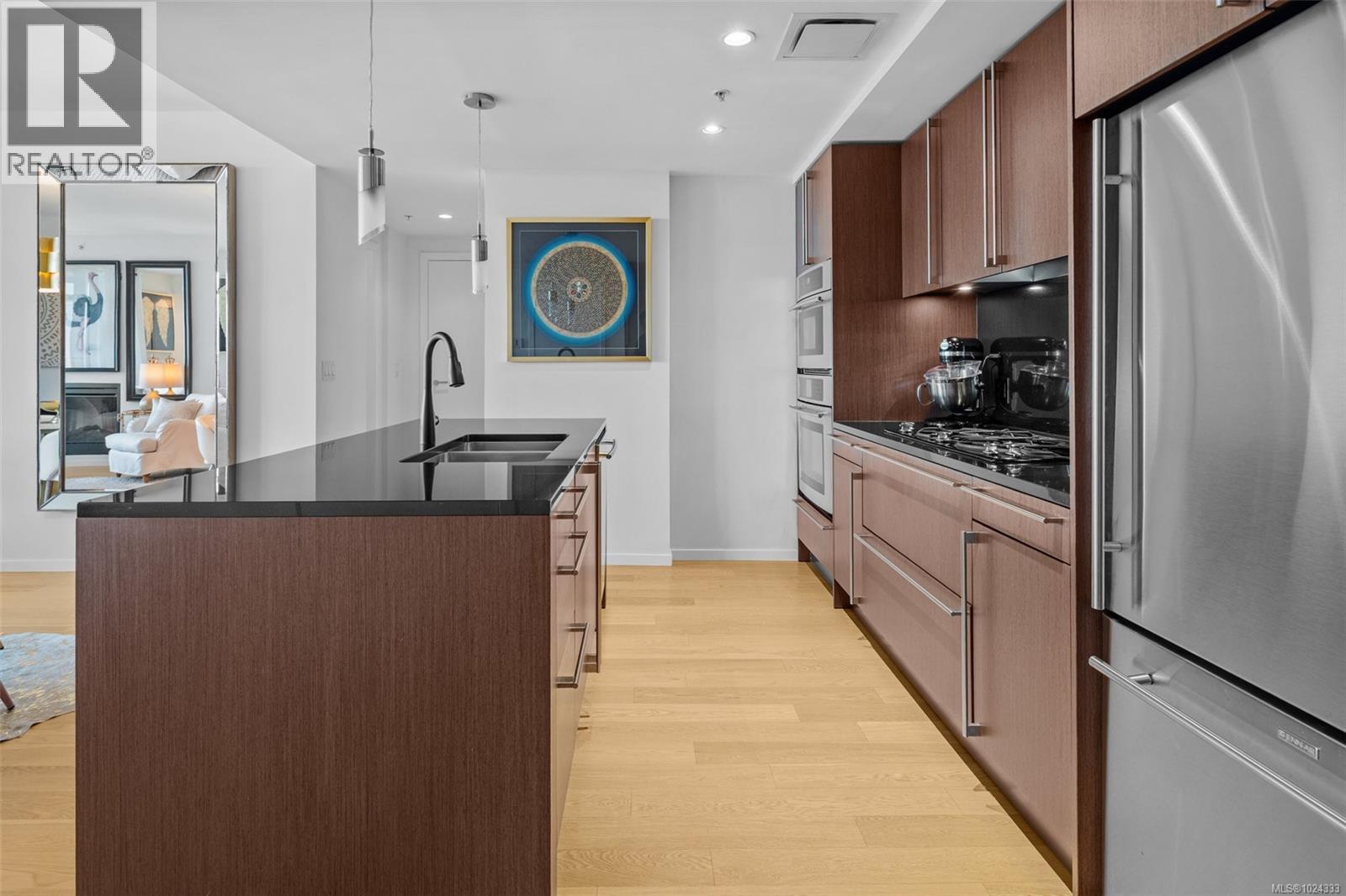 208 100 Saghalie Rd, Victoria, British Columbia  V9A 0A1 - Photo 5 - 1024333