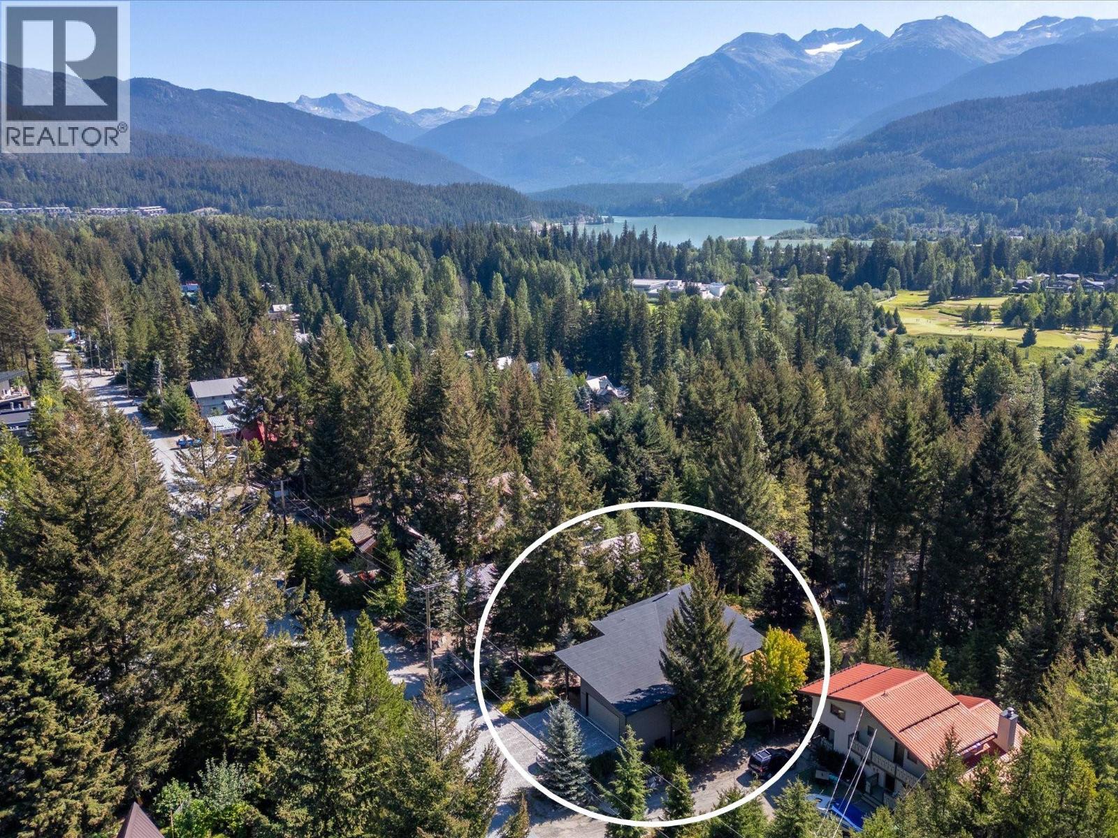 8476 Matterhorn Drive, Whistler, British Columbia  V8E 0G1 - Photo 2 - R3033207