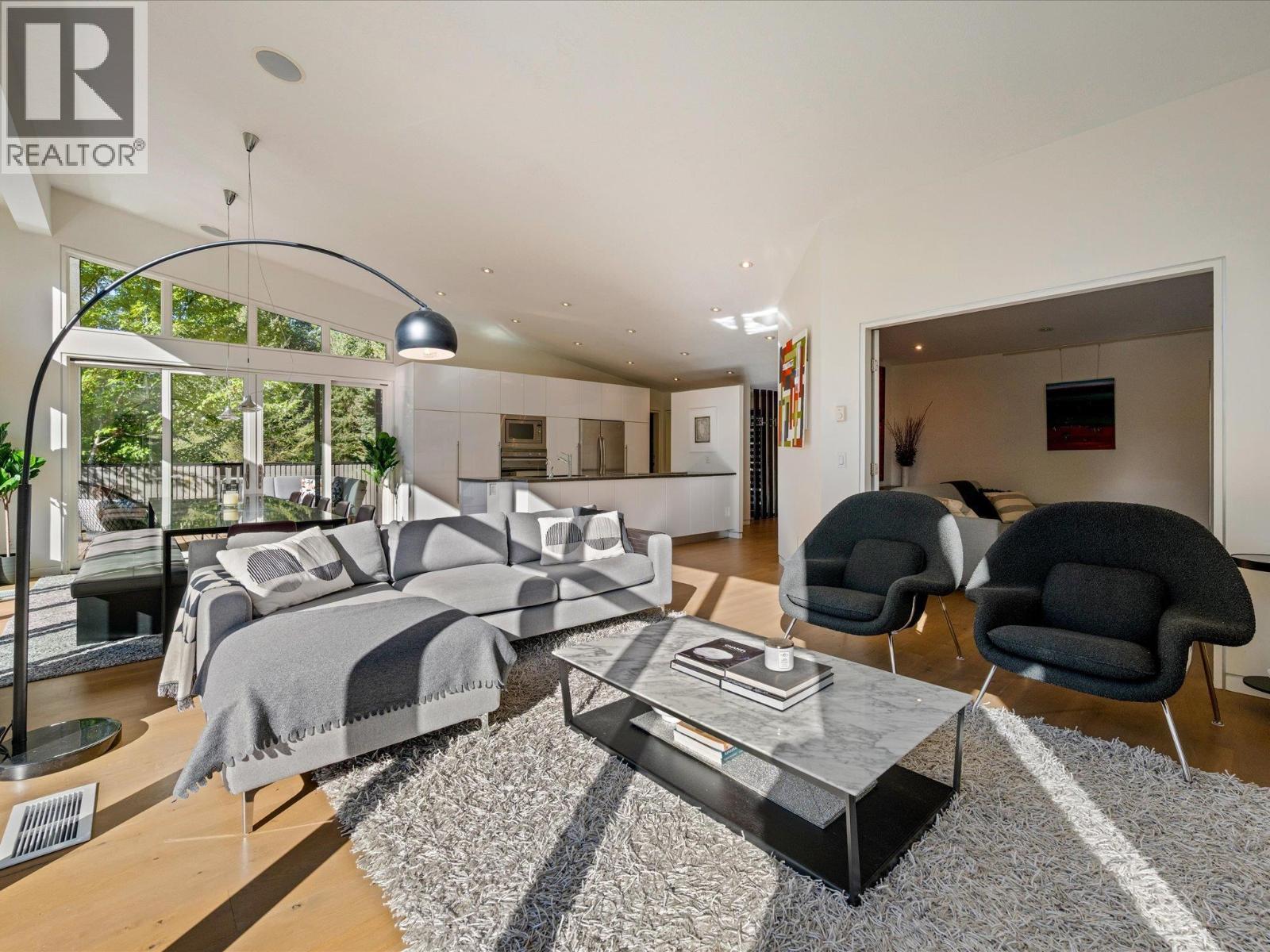 8476 Matterhorn Drive, Whistler, British Columbia  V8E 0G1 - Photo 8 - R3033207