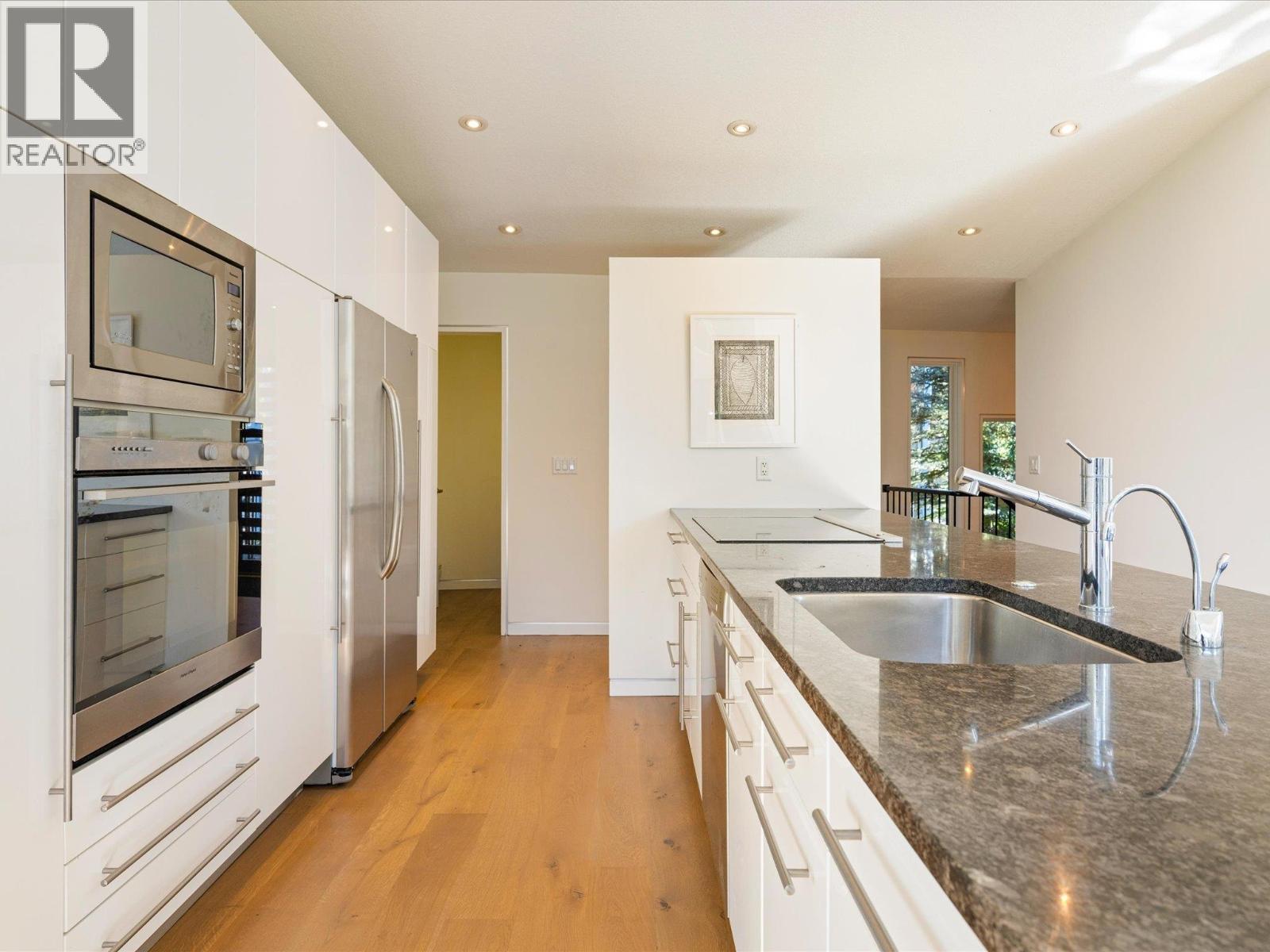 8476 Matterhorn Drive, Whistler, British Columbia  V8E 0G1 - Photo 11 - R3033207