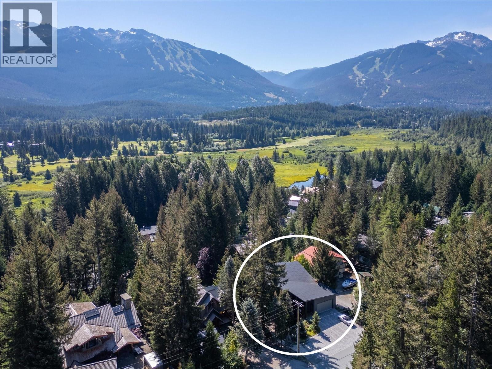 8476 Matterhorn Drive, Whistler, British Columbia  V8E 0G1 - Photo 3 - R3033207