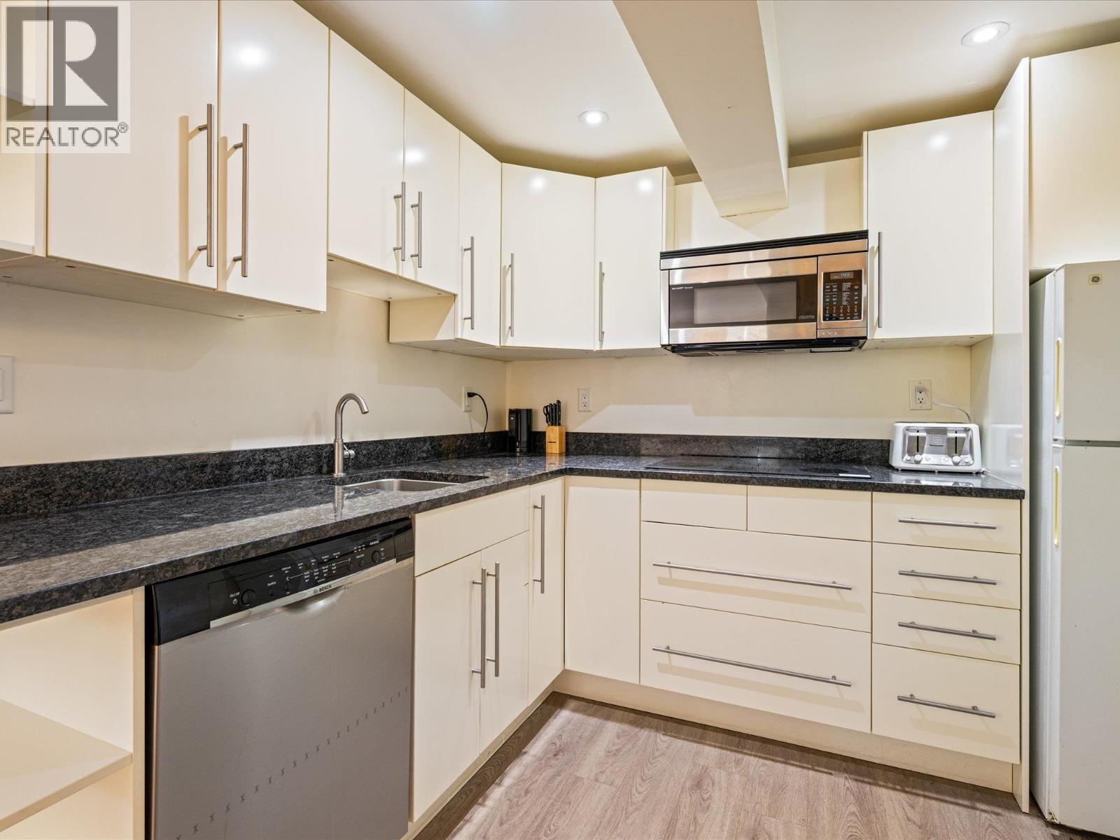 8476 Matterhorn Drive, Whistler, British Columbia  V8E 0G1 - Photo 36 - R3033207