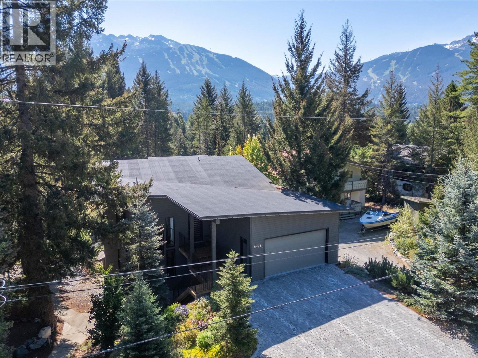 8476 Matterhorn Drive, Whistler, British Columbia  V8E 0G1 - Photo 4 - R3033207