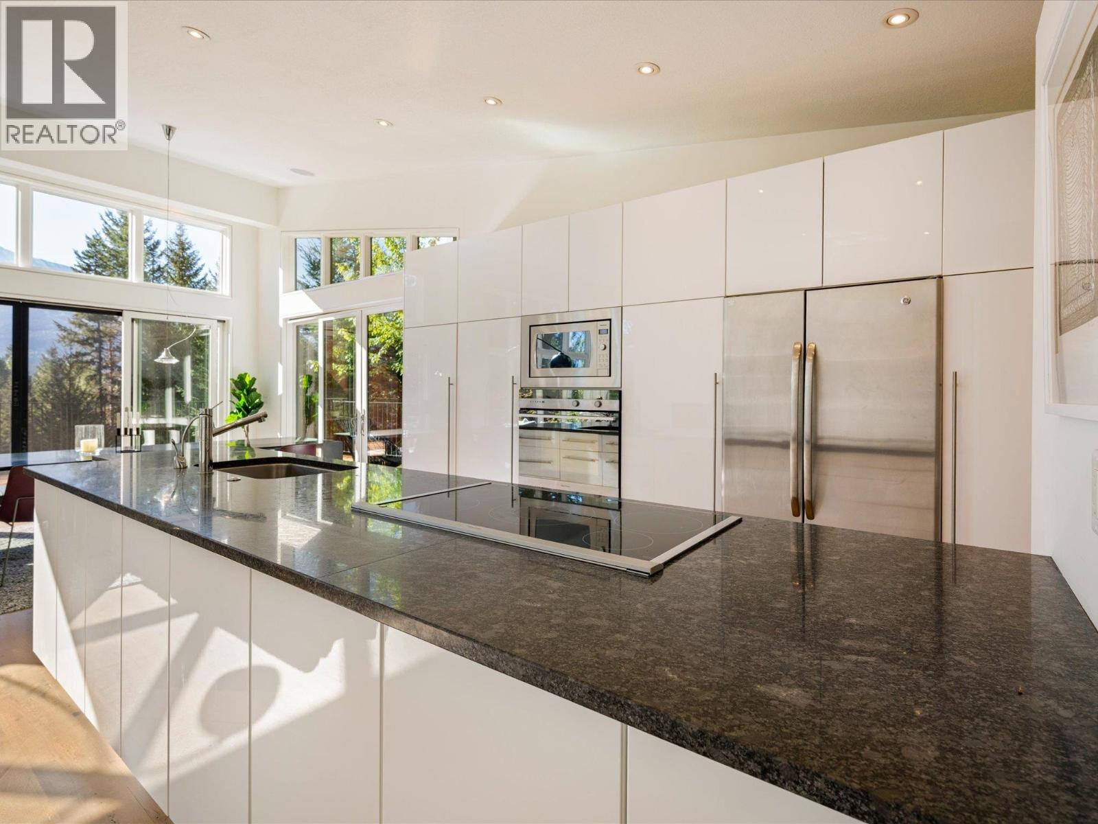 8476 Matterhorn Drive, Whistler, British Columbia  V8E 0G1 - Photo 12 - R3033207