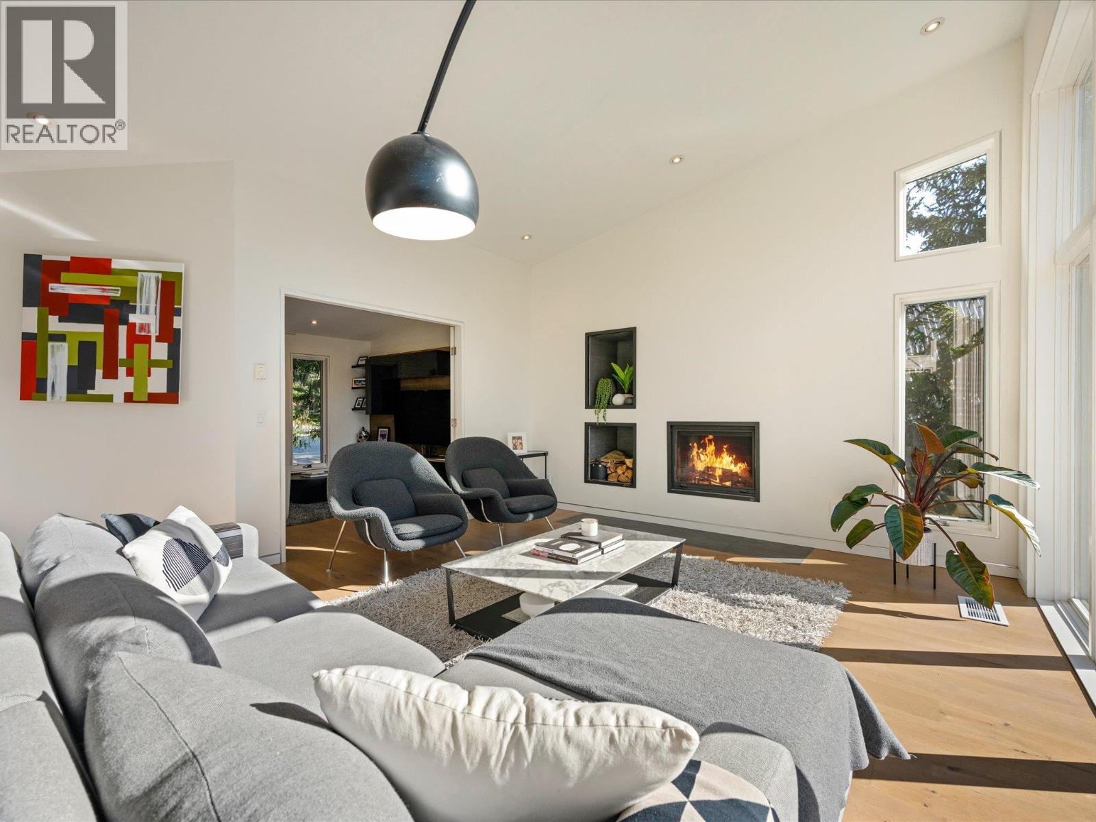 8476 Matterhorn Drive, Whistler, British Columbia  V8E 0G1 - Photo 6 - R3033207