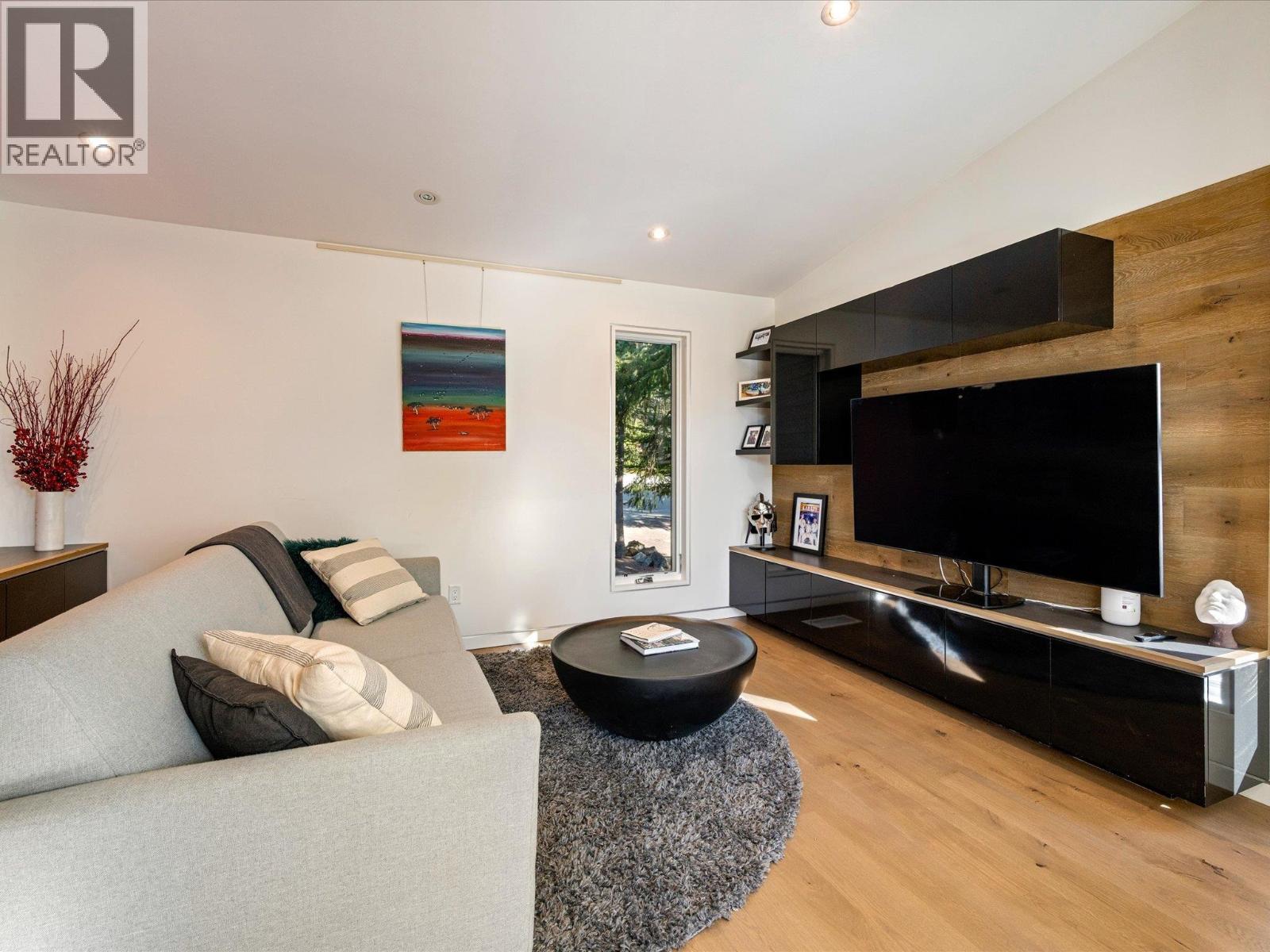 8476 Matterhorn Drive, Whistler, British Columbia  V8E 0G1 - Photo 7 - R3033207