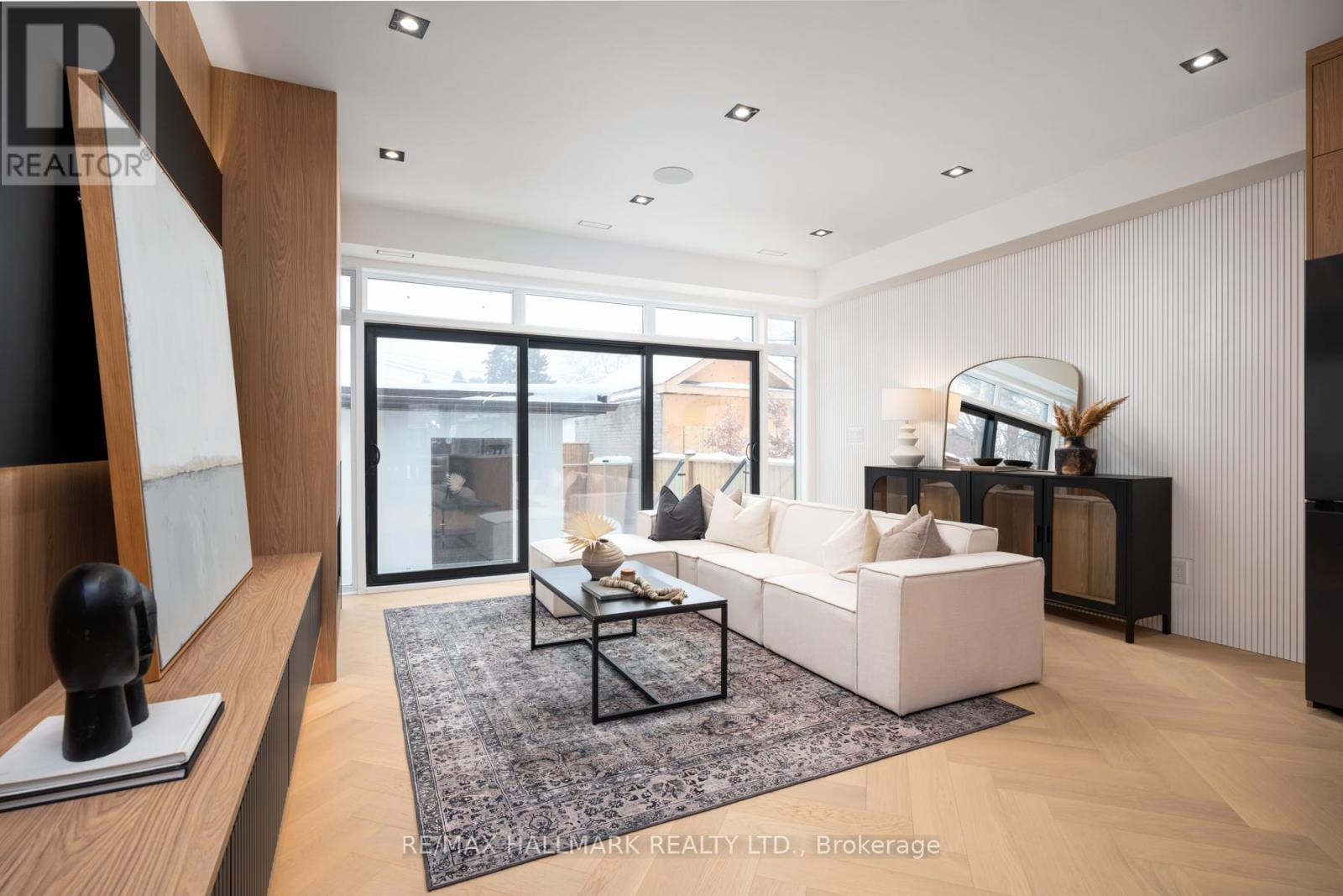 15 Cruikshank Avenue, Toronto, Ontario  M4K 1S6 - Photo 16 - E12733346