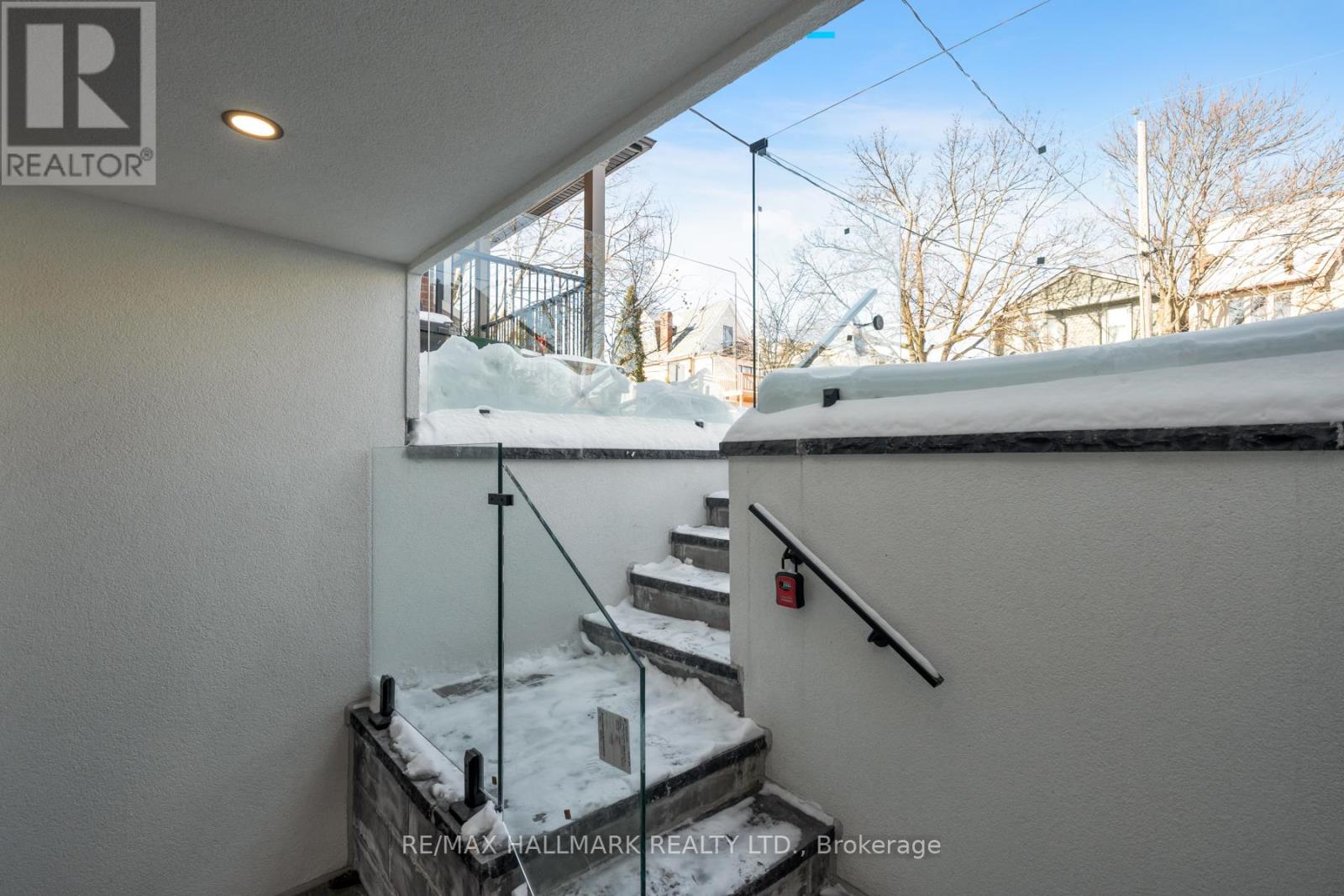 15 Cruikshank Avenue, Toronto, Ontario  M4K 1S6 - Photo 49 - E12733346