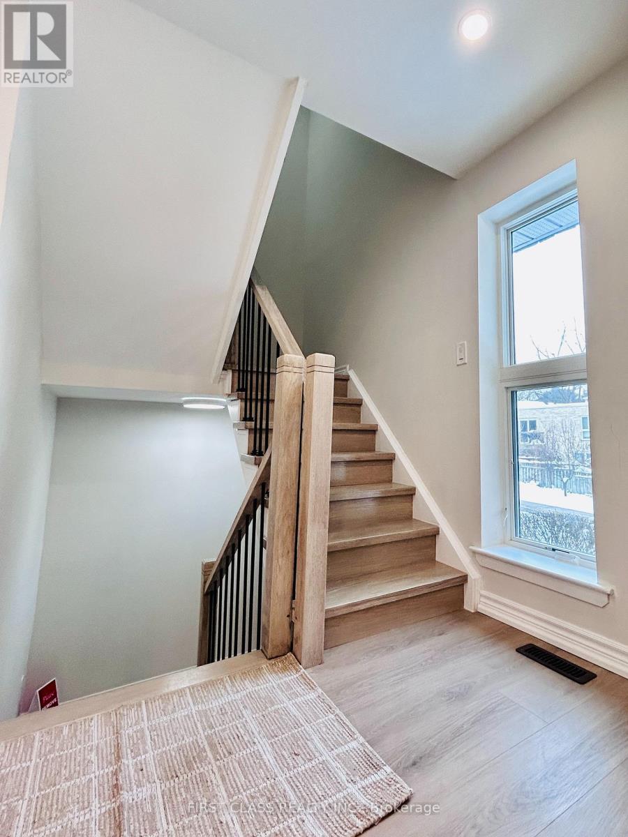 32 Scenic Mill Way, Toronto, Ontario  M2L 1S5 - Photo 4 - C12734150