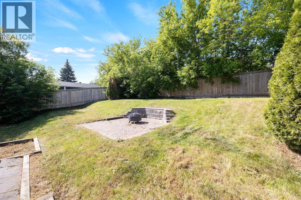 525 Beacon Hill Drive, Fort Mcmurray, Alberta  T9H 2R4 - Photo 24 - A2252327