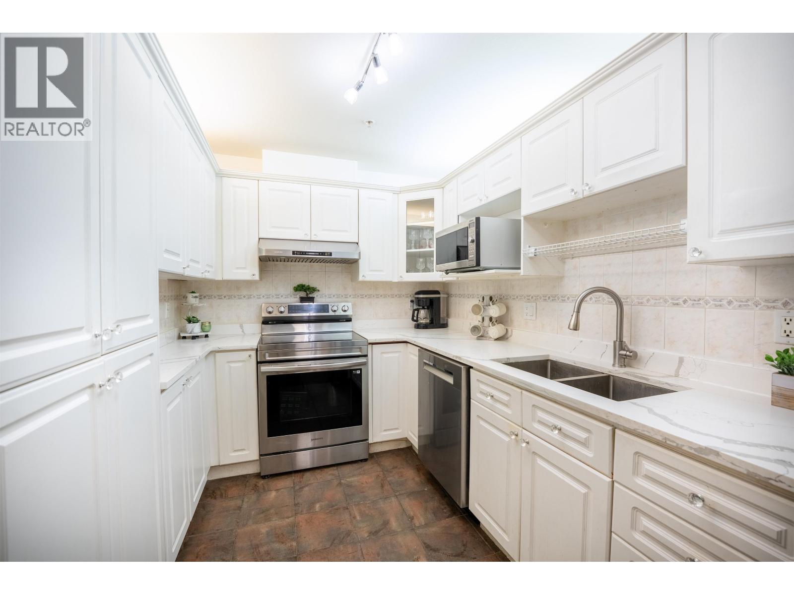 206 855 W 16th Street, North Vancouver, British Columbia  V7P 1R2 - Photo 8 - R3080141