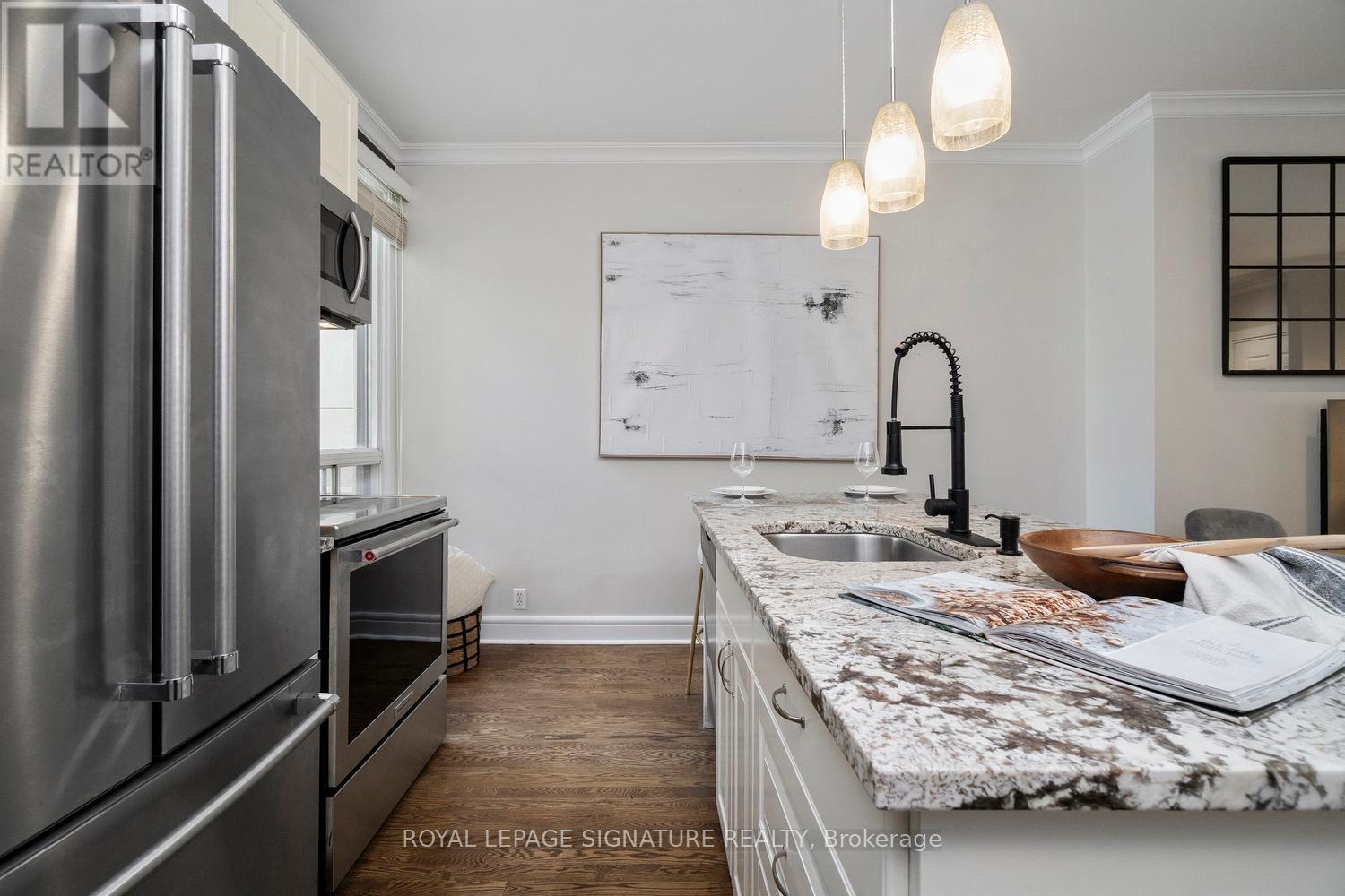 215 Yarmouth Road, Toronto, Ontario  M6G 1X5 - Photo 13 - W12734134