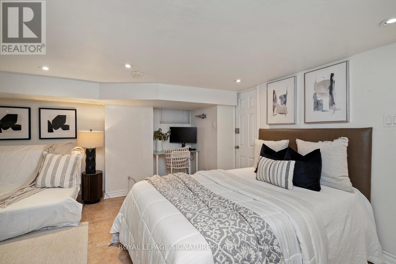 215 Yarmouth Road, Toronto, Ontario  M6G 1X5 - Photo 33 - W12734134