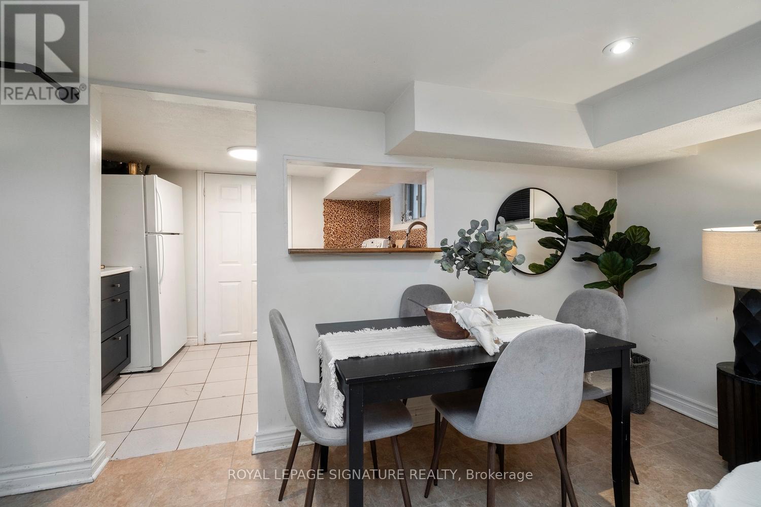 215 Yarmouth Road, Toronto, Ontario  M6G 1X5 - Photo 38 - W12734134