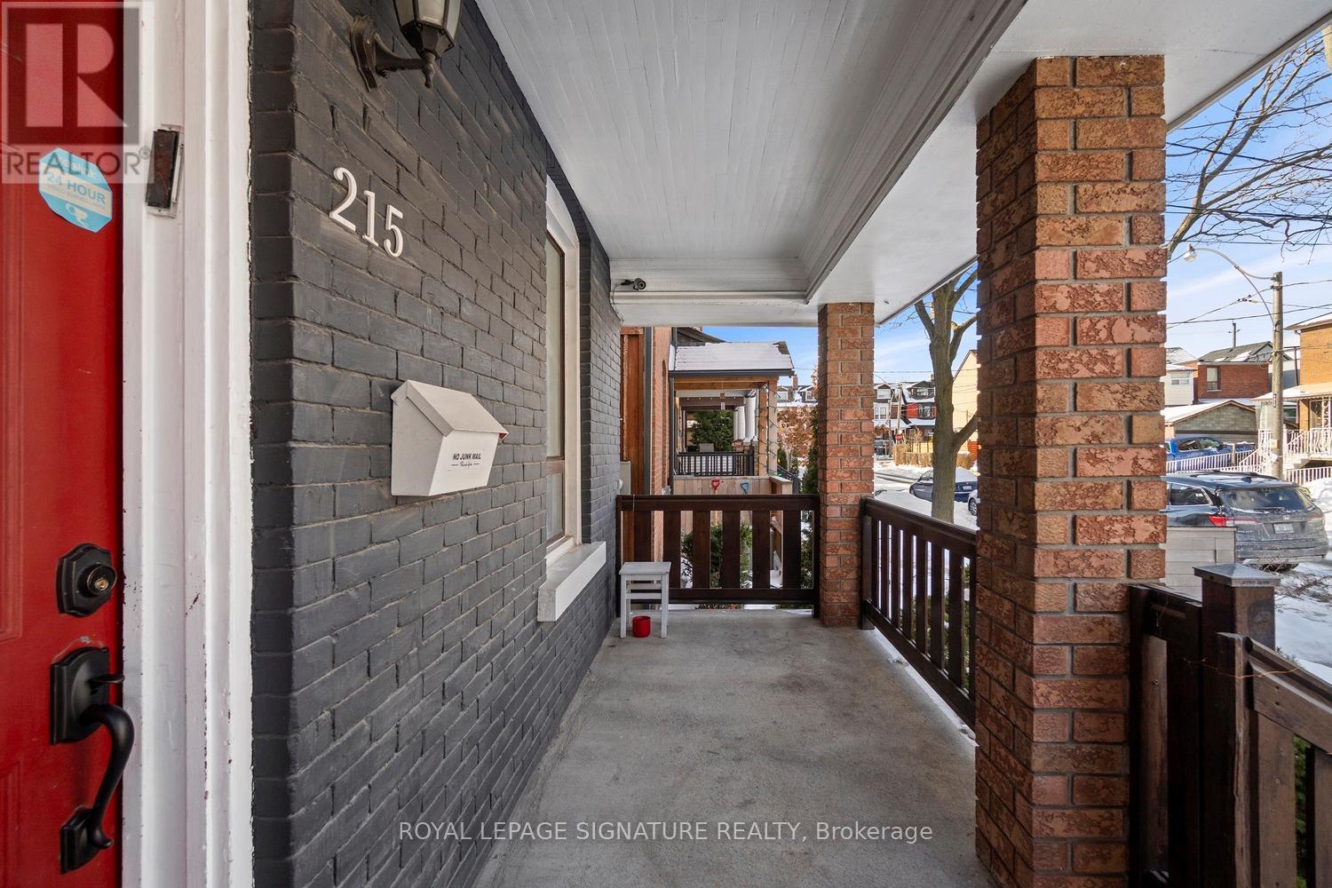 215 Yarmouth Road, Toronto, Ontario  M6G 1X5 - Photo 4 - W12734134