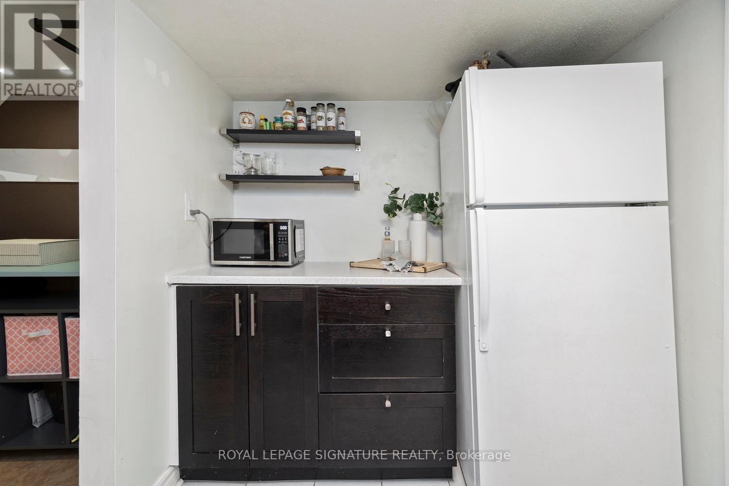 215 Yarmouth Road, Toronto, Ontario  M6G 1X5 - Photo 41 - W12734134