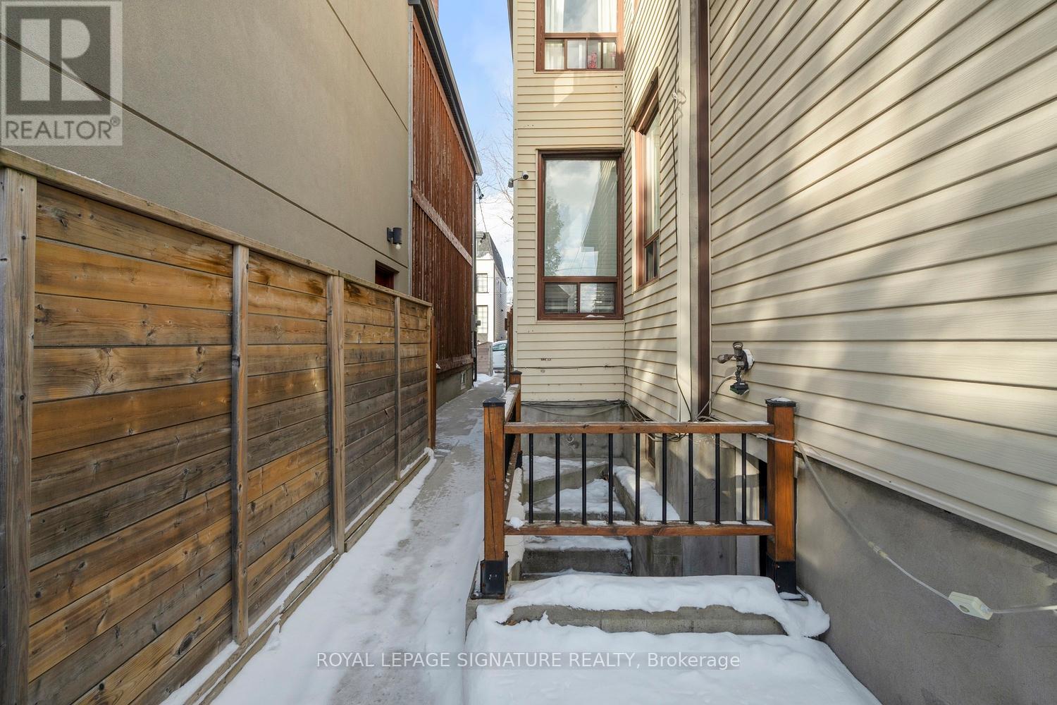 215 Yarmouth Road, Toronto, Ontario  M6G 1X5 - Photo 49 - W12734134