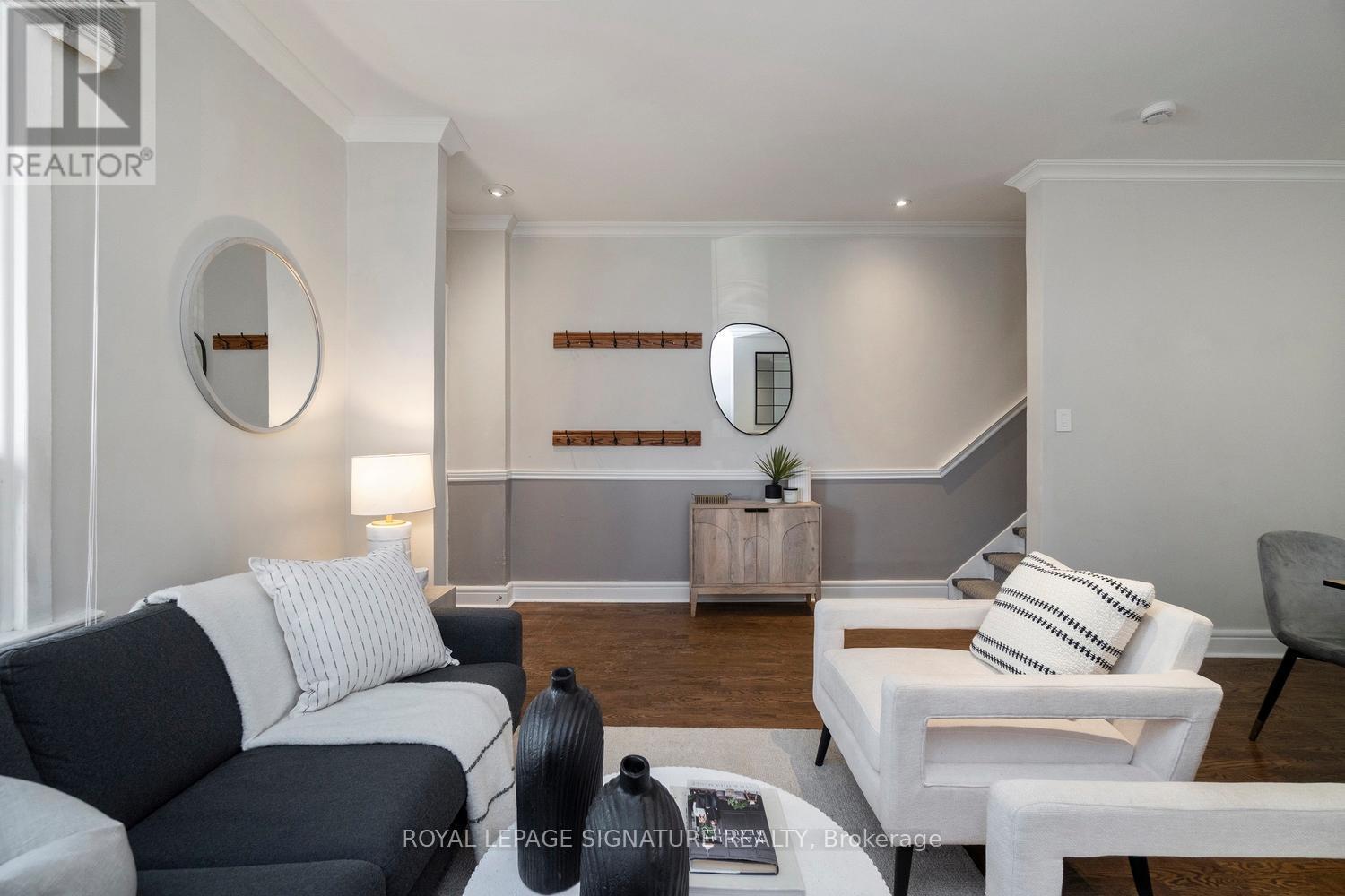 215 Yarmouth Road, Toronto, Ontario  M6G 1X5 - Photo 9 - W12734134