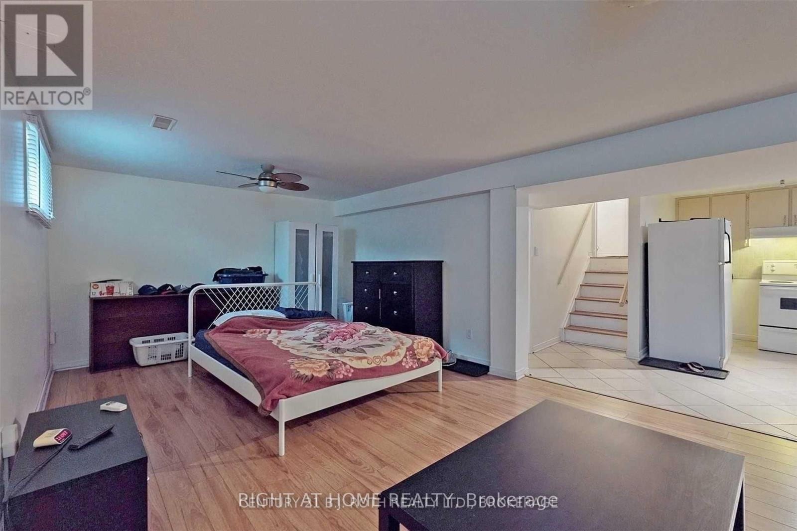 1658 Corkstone Glade, Mississauga, Ontario  L4W 2G1 - Photo 4 - W12734146