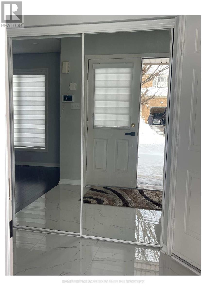 55 Secord Crescent, Brampton, Ontario  L6X 4Y8 - Photo 4 - W12734148