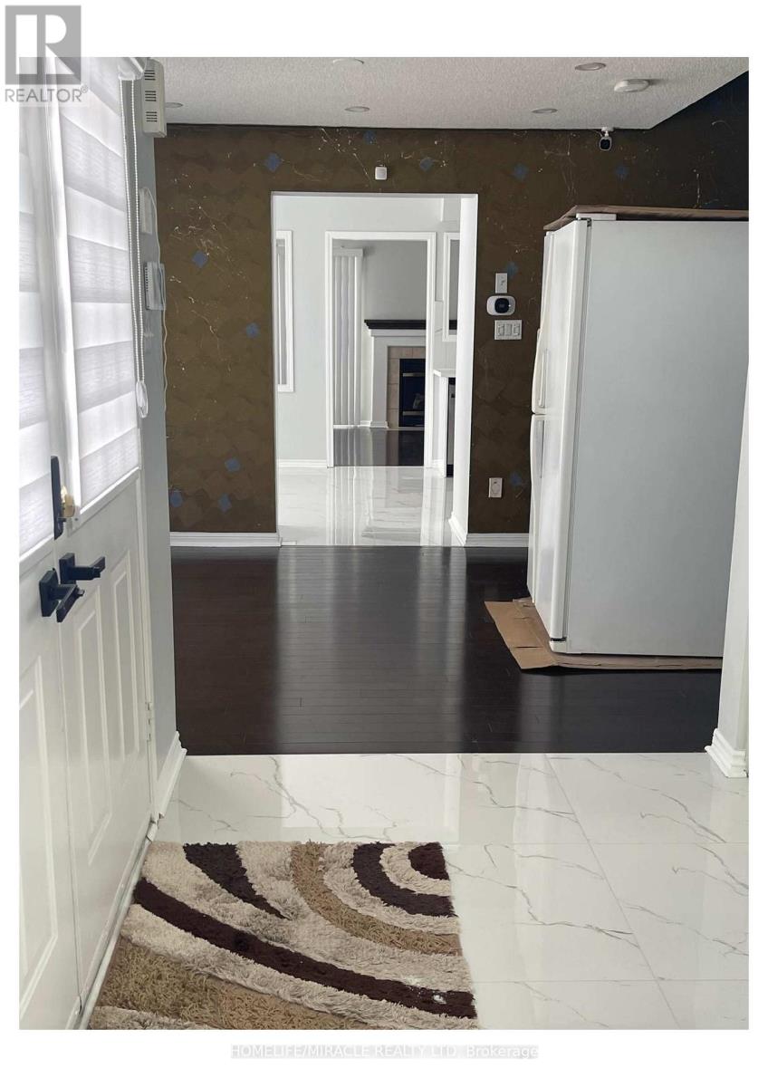 55 Secord Crescent, Brampton, Ontario  L6X 4Y8 - Photo 5 - W12734148