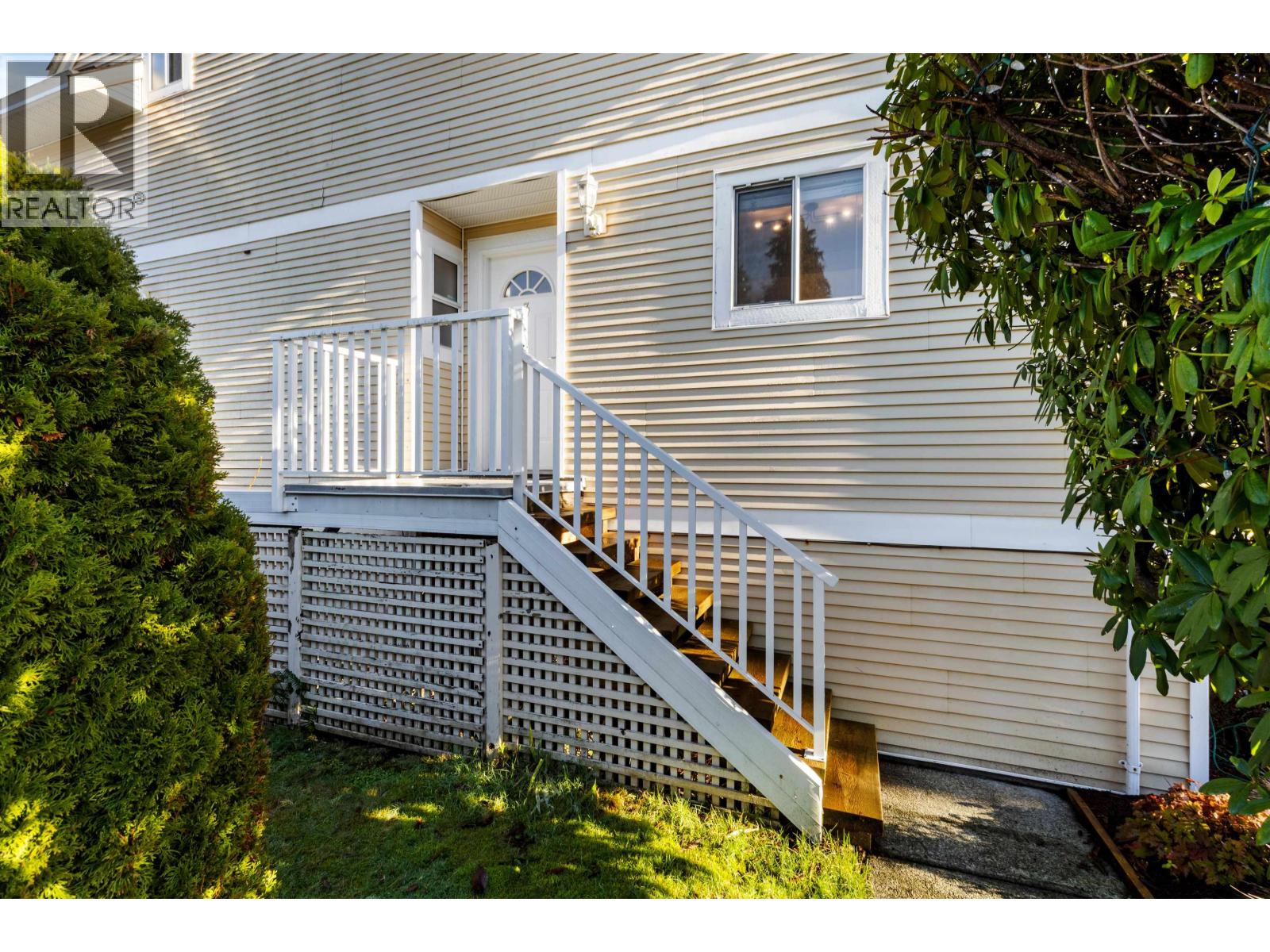 3 2301 St. Johns Street, Port Moody, British Columbia  V3H 4M1 - Photo 3 - R3083749