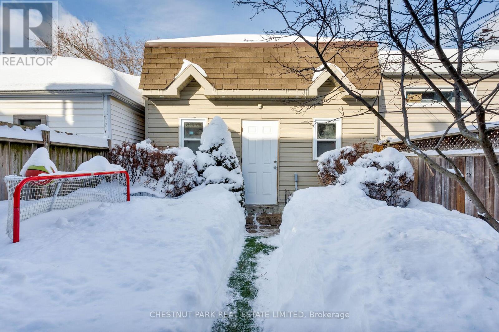 232 Ashworth Avenue, Toronto, Ontario  M6G 2A7 - Photo 19 - C12733360