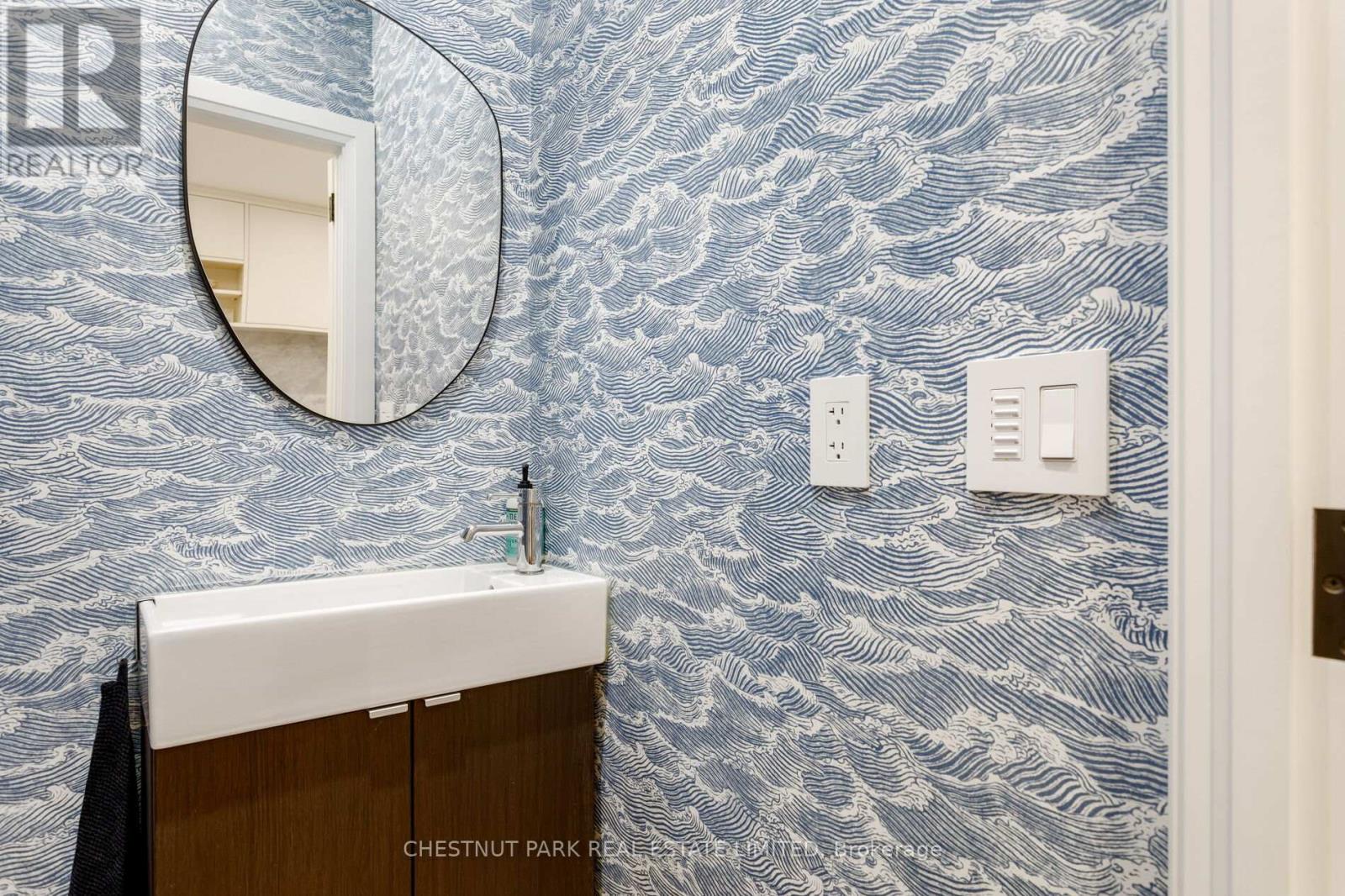 232 Ashworth Avenue, Toronto, Ontario  M6G 2A7 - Photo 11 - C12733360