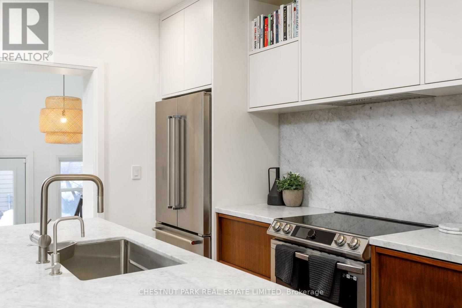 232 Ashworth Avenue, Toronto, Ontario  M6G 2A7 - Photo 16 - C12733360