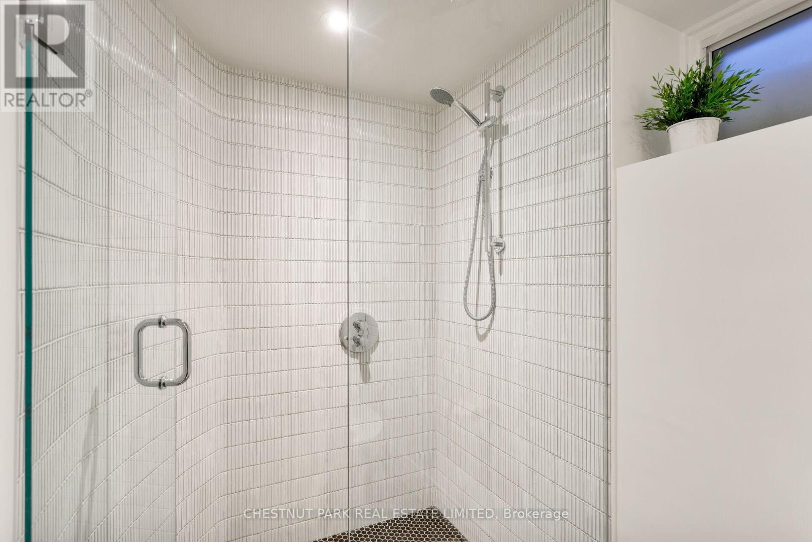 232 Ashworth Avenue, Toronto, Ontario  M6G 2A7 - Photo 39 - C12733360