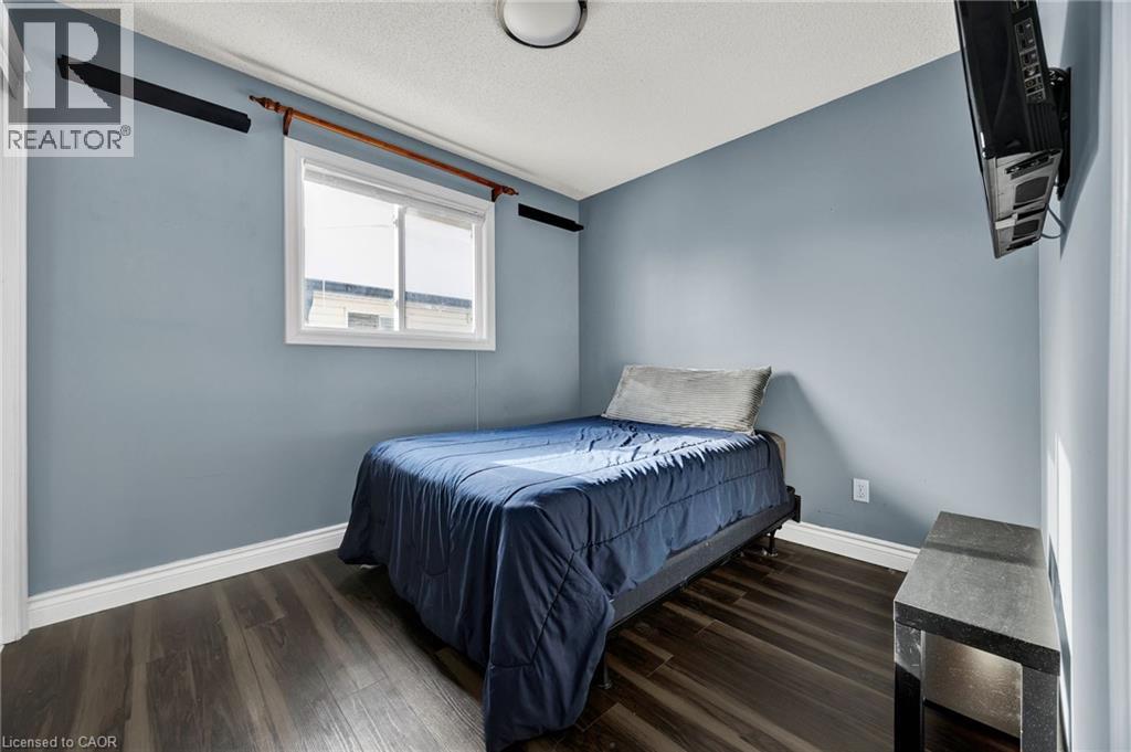 299 Erinbrook Drive, Kitchener, Ontario  N2E 3M2 - Photo 17 - 40793934