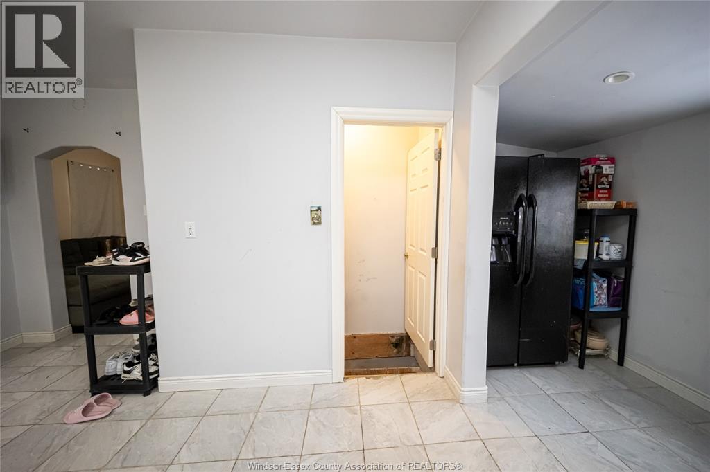 894 University Avenue, Windsor, Ontario  N9A 2Z9 - Photo 32 - 26002049