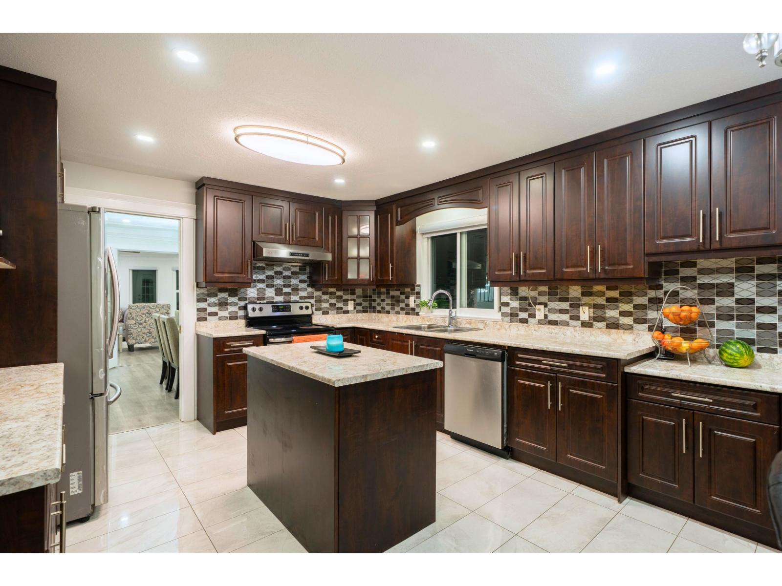 12451 90a Avenue, Surrey, British Columbia  V3V 1C3 - Photo 10 - R3083800