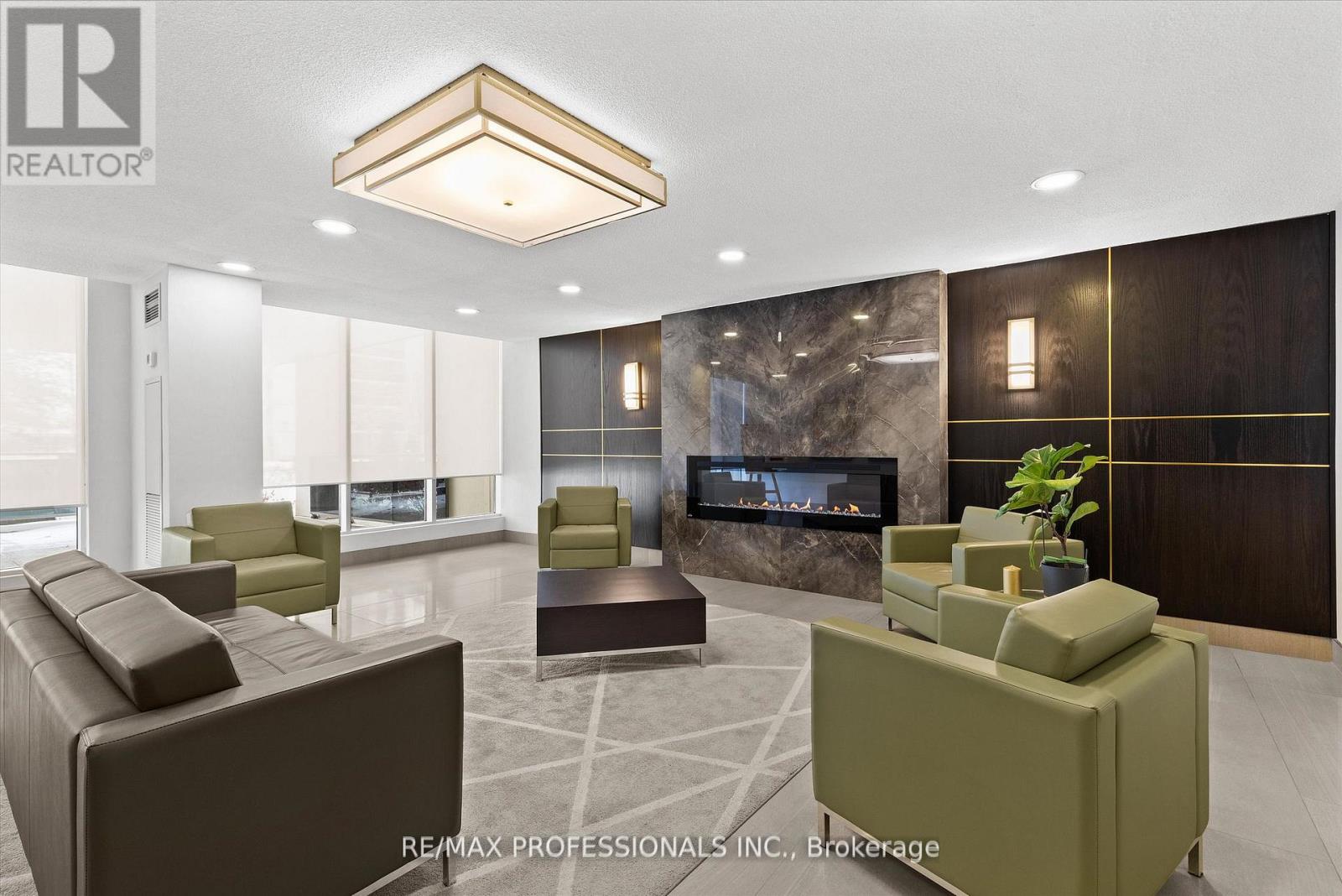 508 - 820 Burnhamthorpe Road, Toronto, Ontario  M9C 4W2 - Photo 3 - W12734158