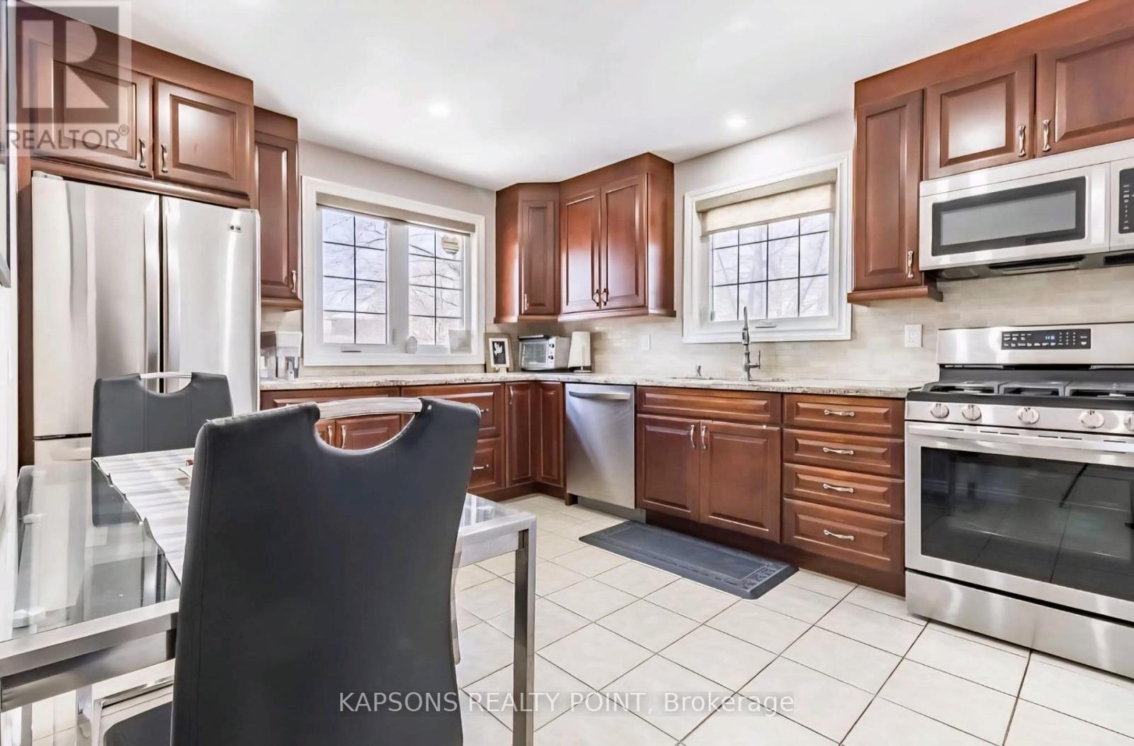 Upper - 34 Finsbury Drive, Brampton, Ontario  L6T 3P9 - Photo 10 - W12734184